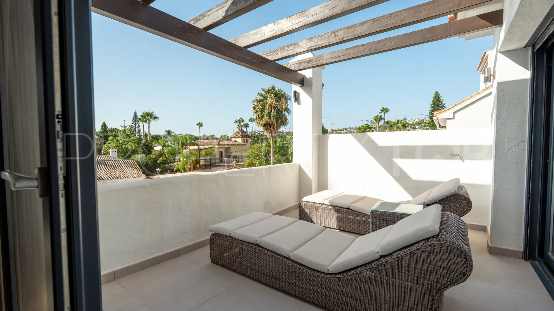 Buy 5 bedrooms villa in Parcelas del Golf