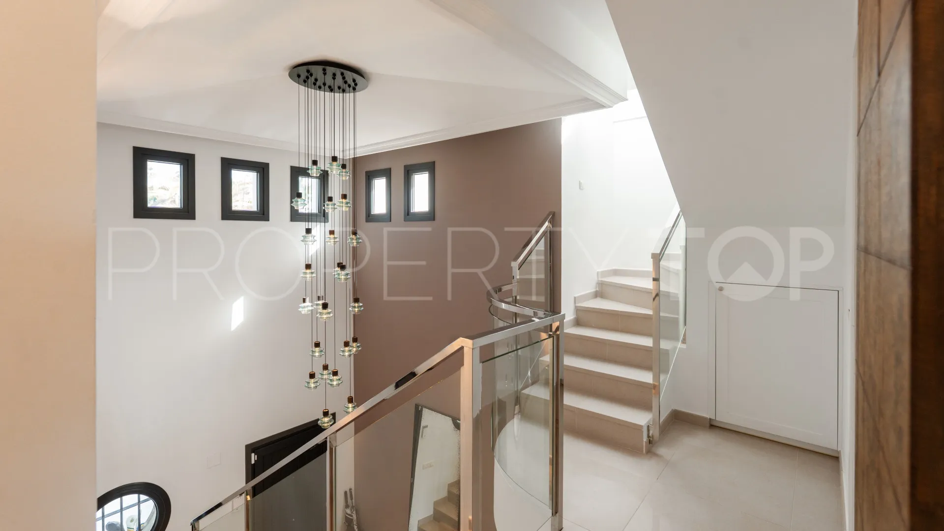 Buy 5 bedrooms villa in Parcelas del Golf