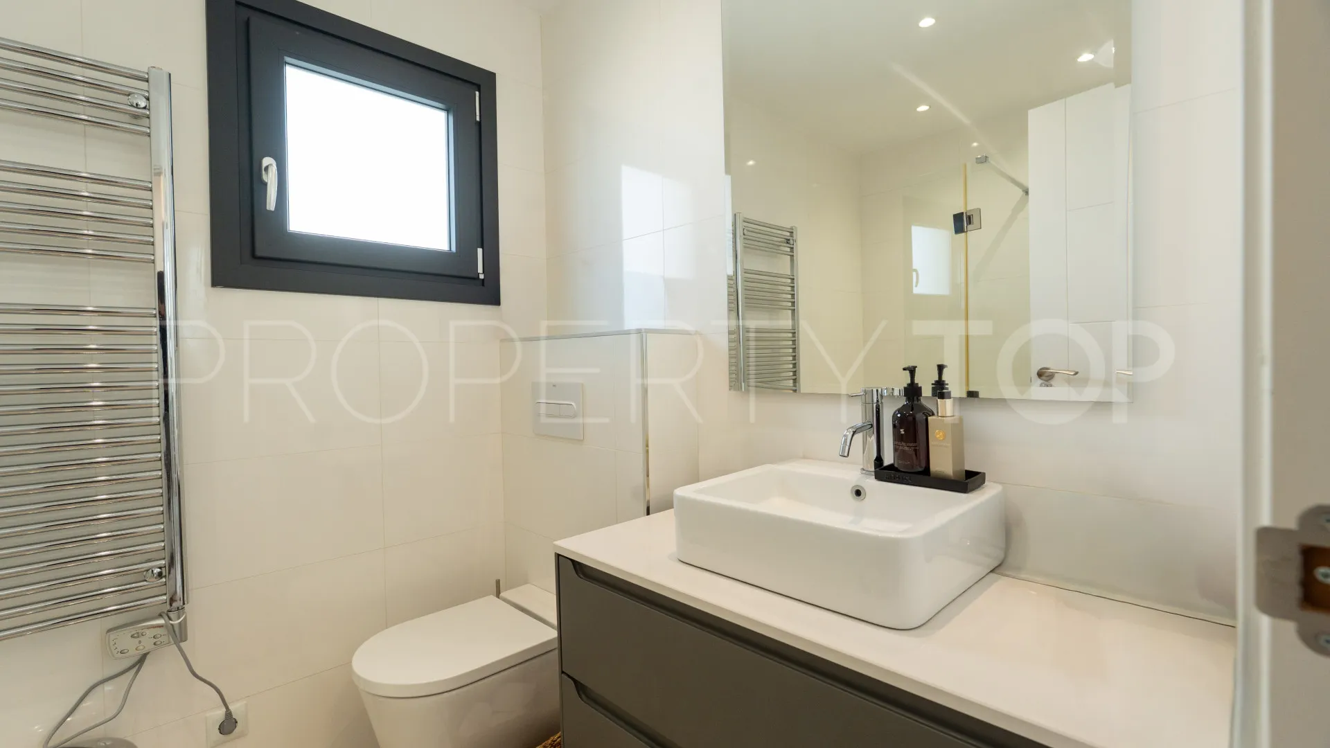 Buy 5 bedrooms villa in Parcelas del Golf