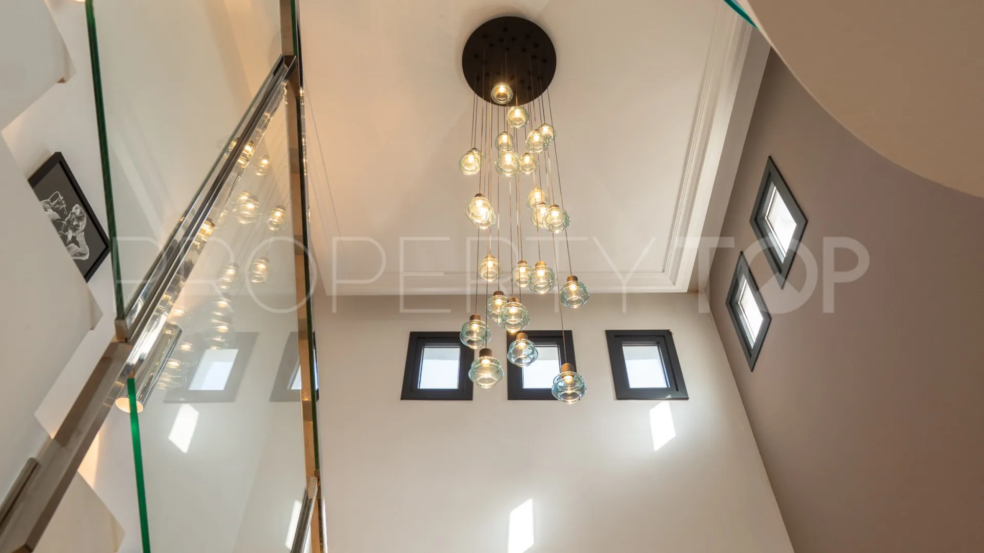 Buy 5 bedrooms villa in Parcelas del Golf