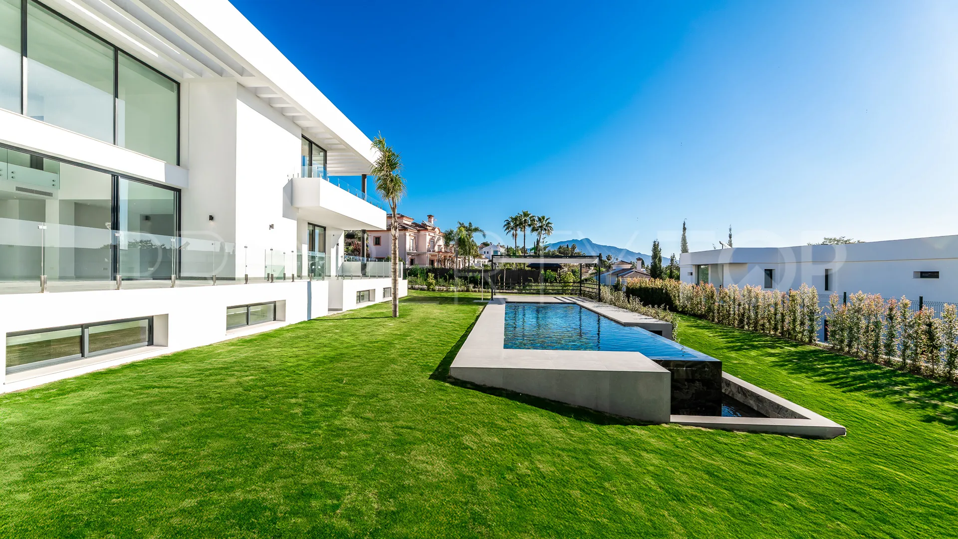 6 bedrooms Paraiso Alto villa for sale