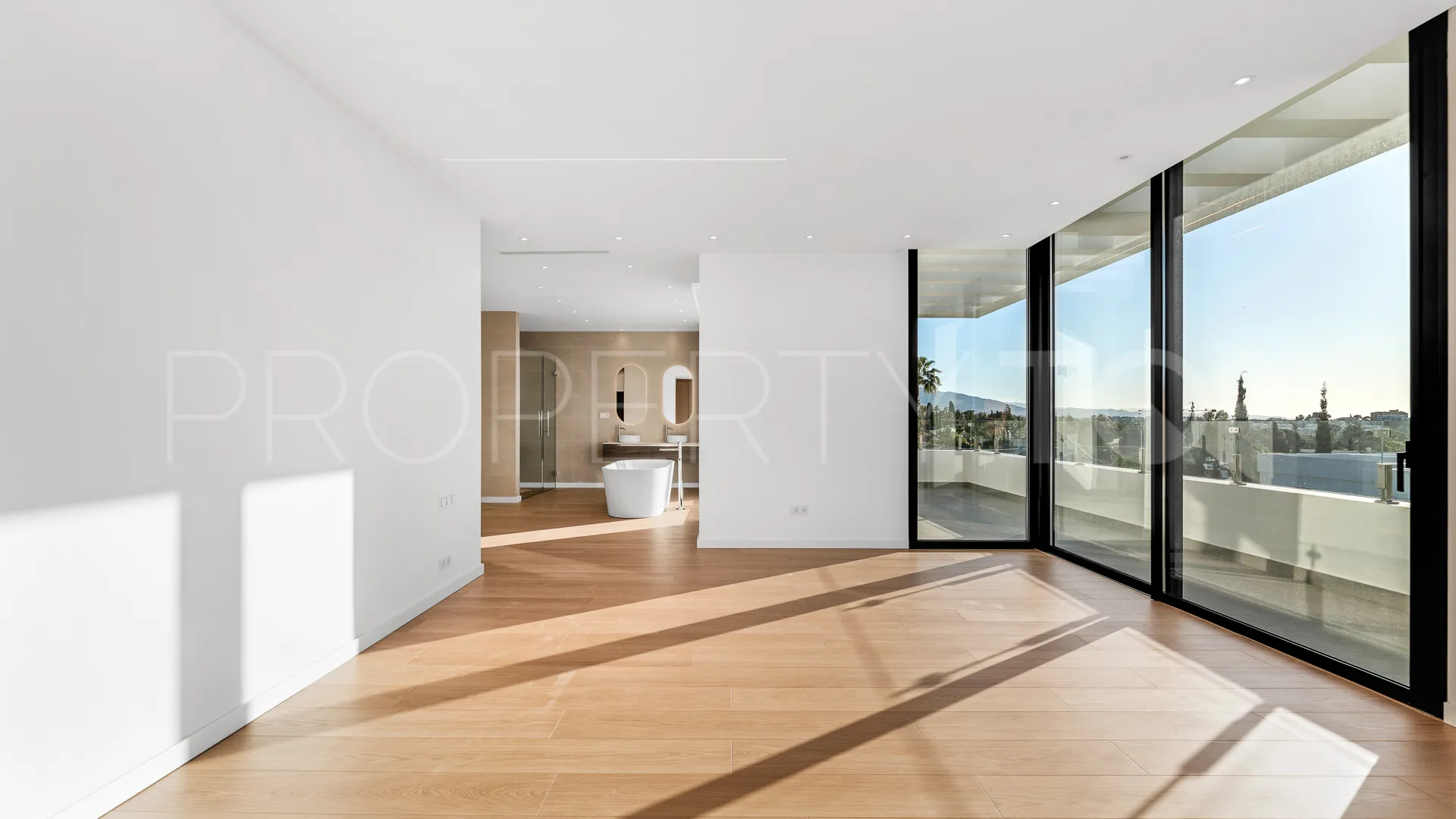 6 bedrooms Paraiso Alto villa for sale