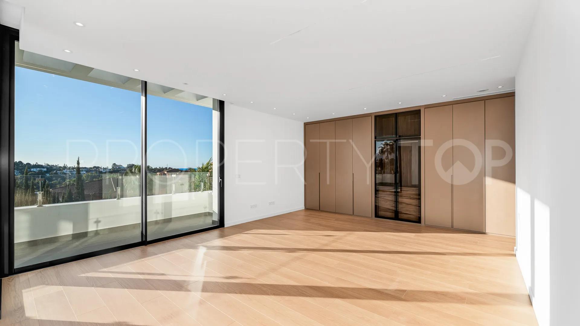 6 bedrooms Paraiso Alto villa for sale