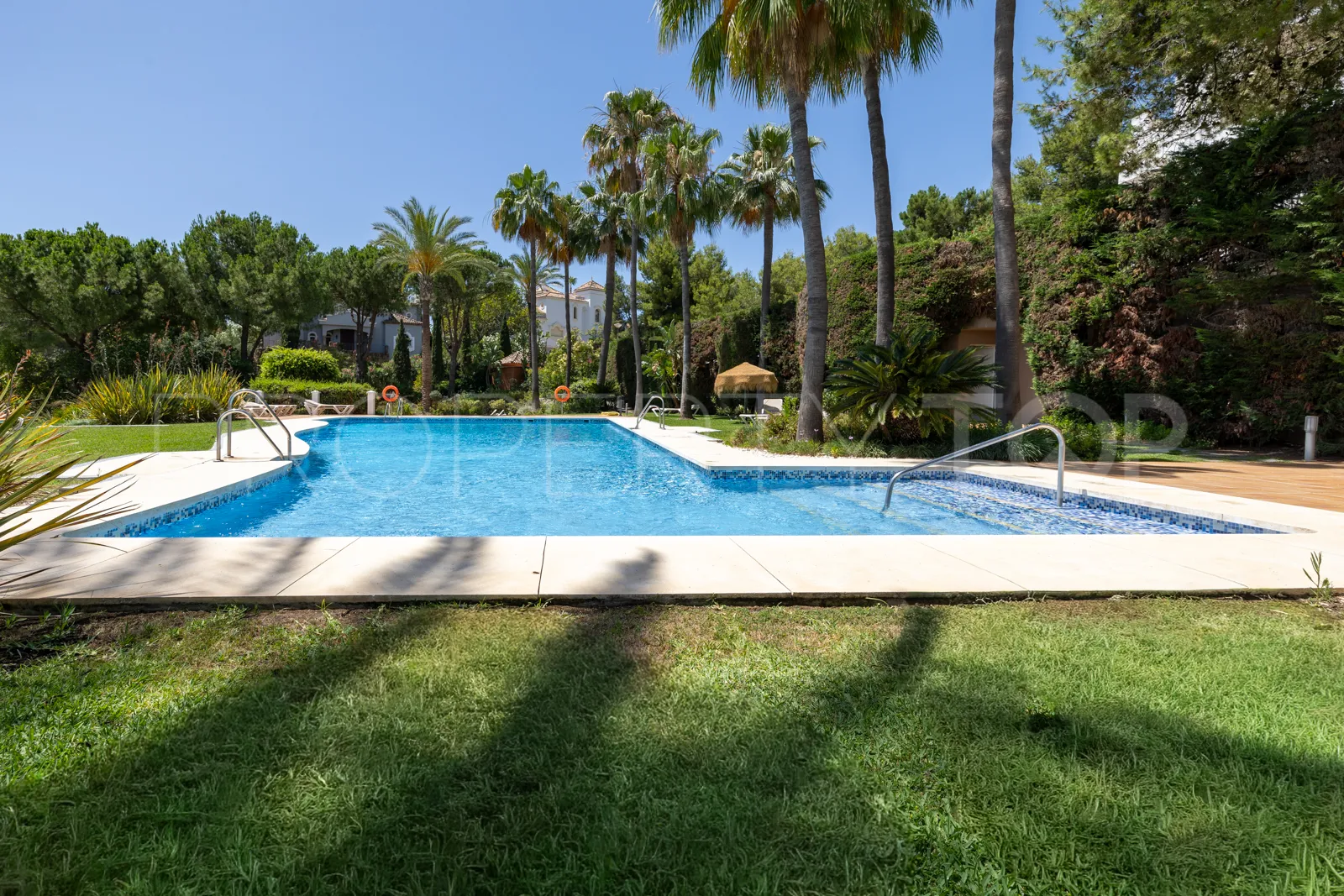 For sale apartment in La Quinta with 3 bedrooms