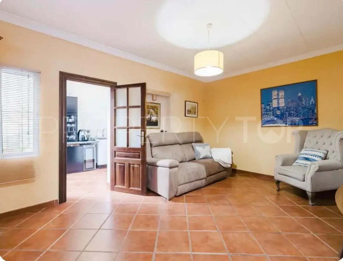 Buy town house with 4 bedrooms in San Pedro de Alcantara