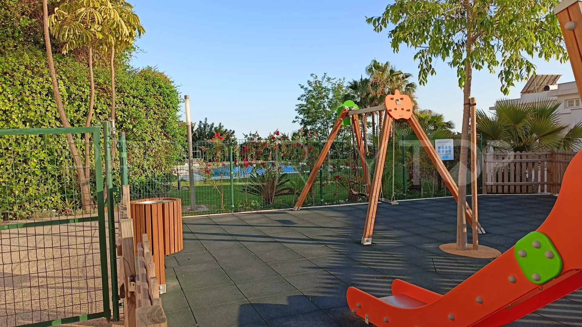 For sale town house with 3 bedrooms in Pinares de San Antón