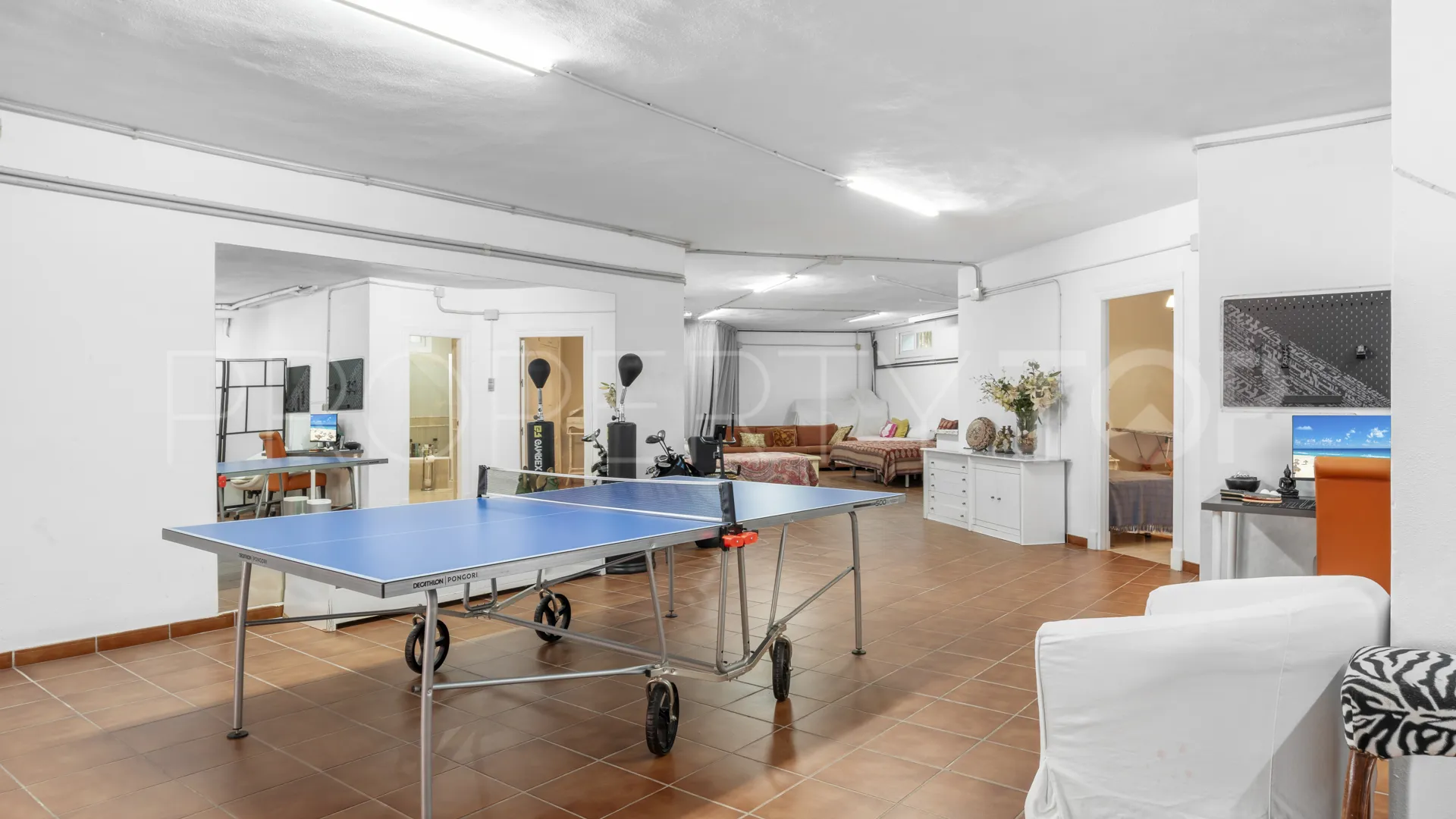 Se vende villa de 6 dormitorios en Paraiso Alto