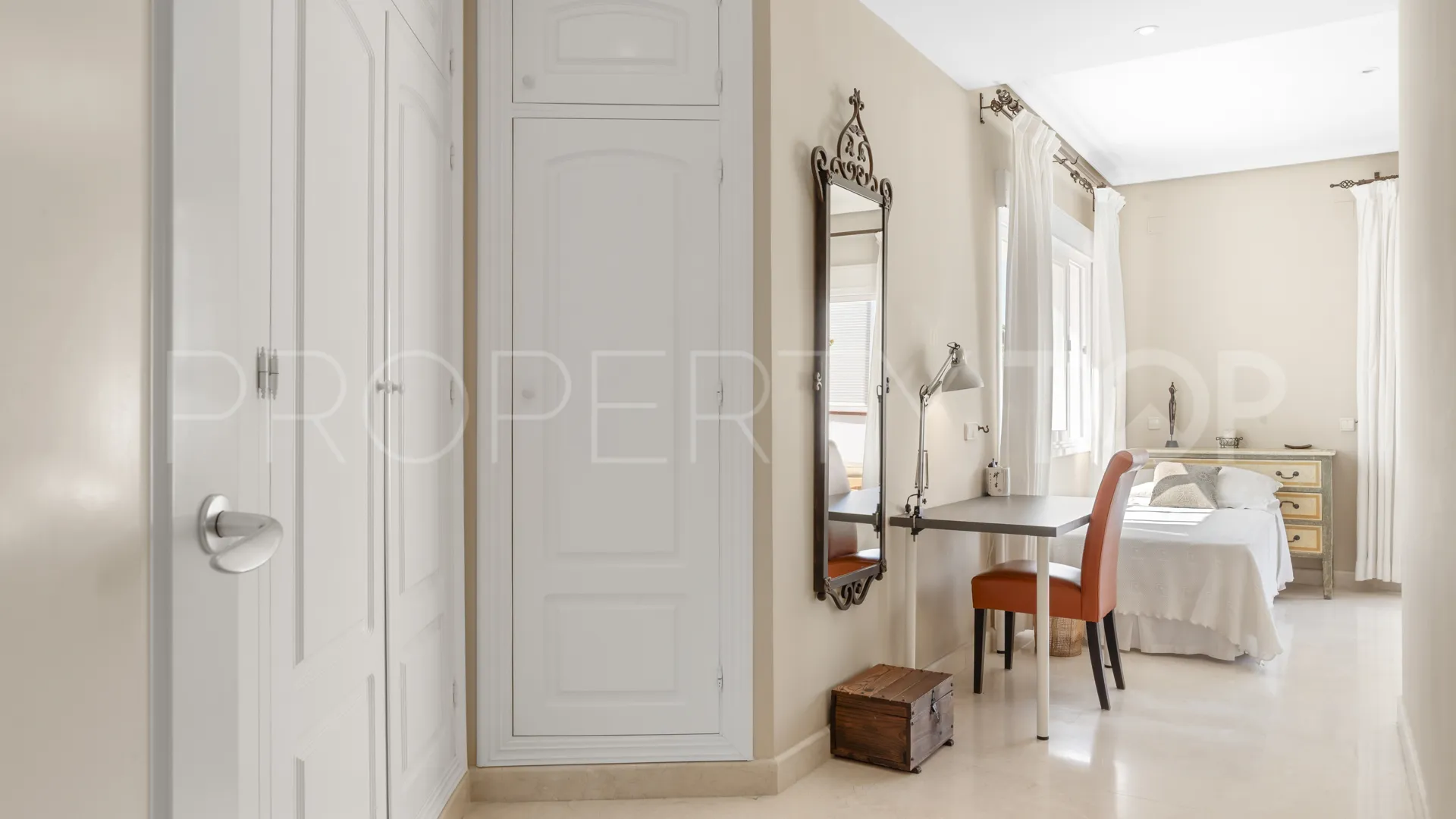 Se vende villa de 6 dormitorios en Paraiso Alto