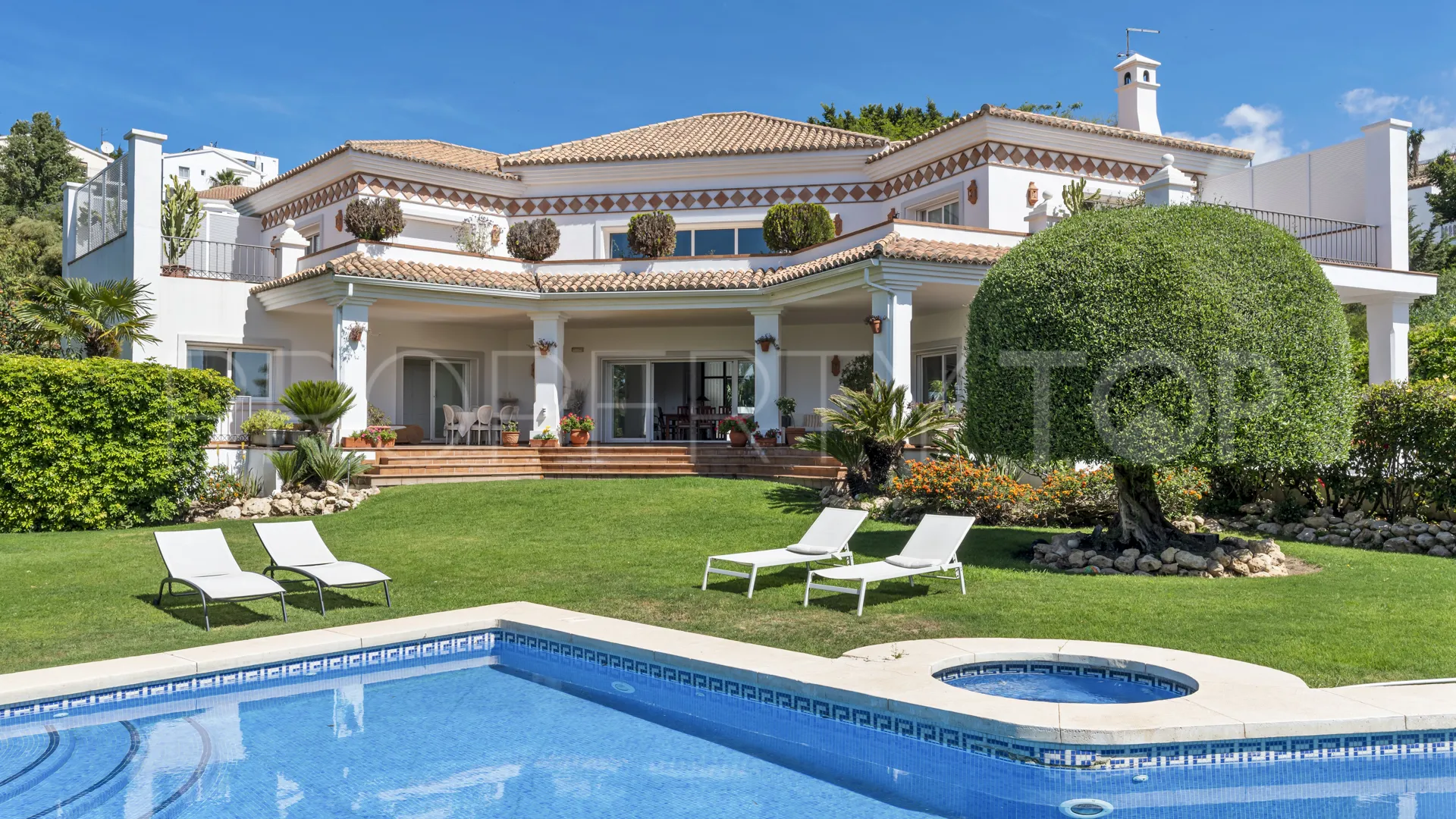Se vende villa de 6 dormitorios en Paraiso Alto