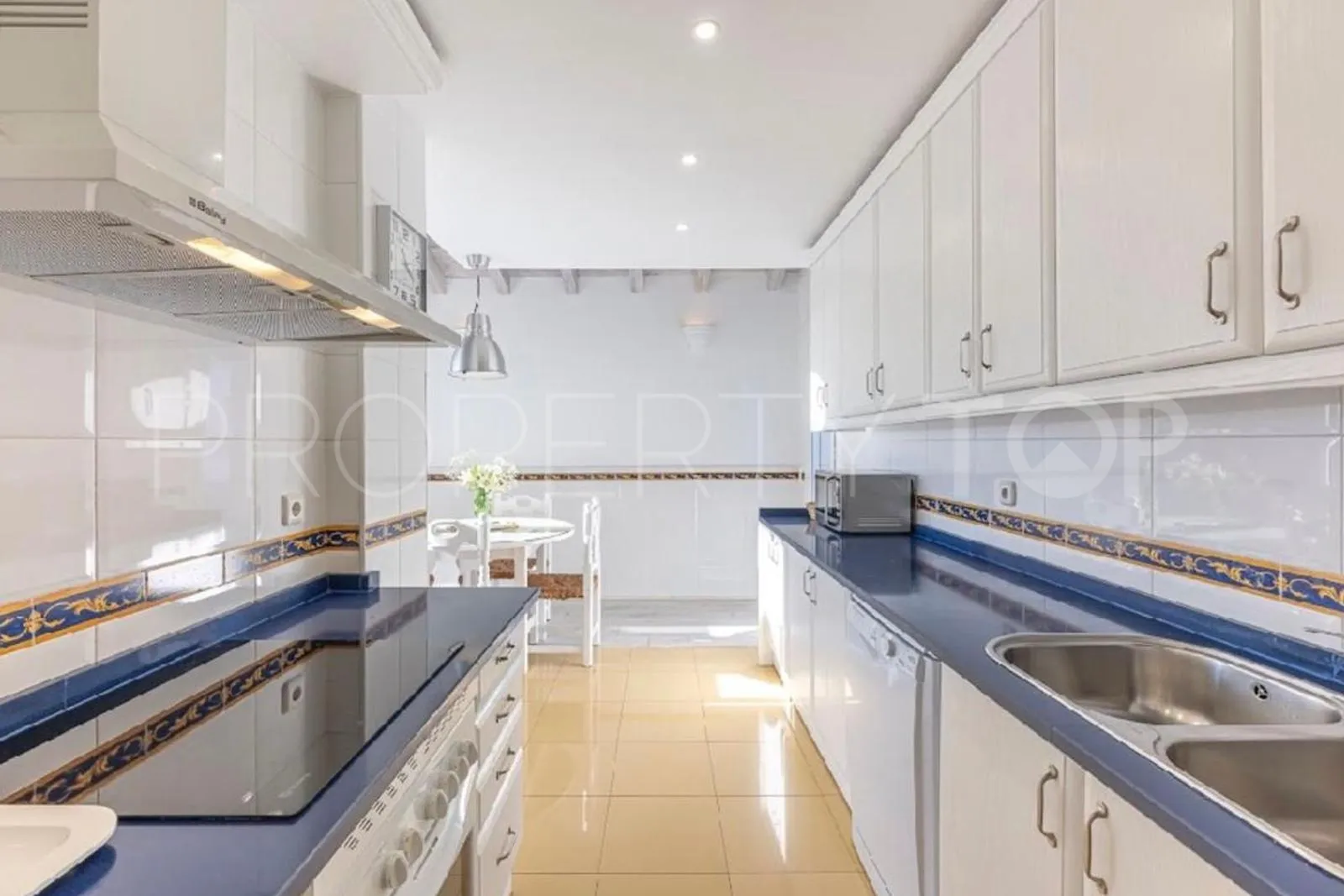 Apartment for sale in Bahia de Marbella