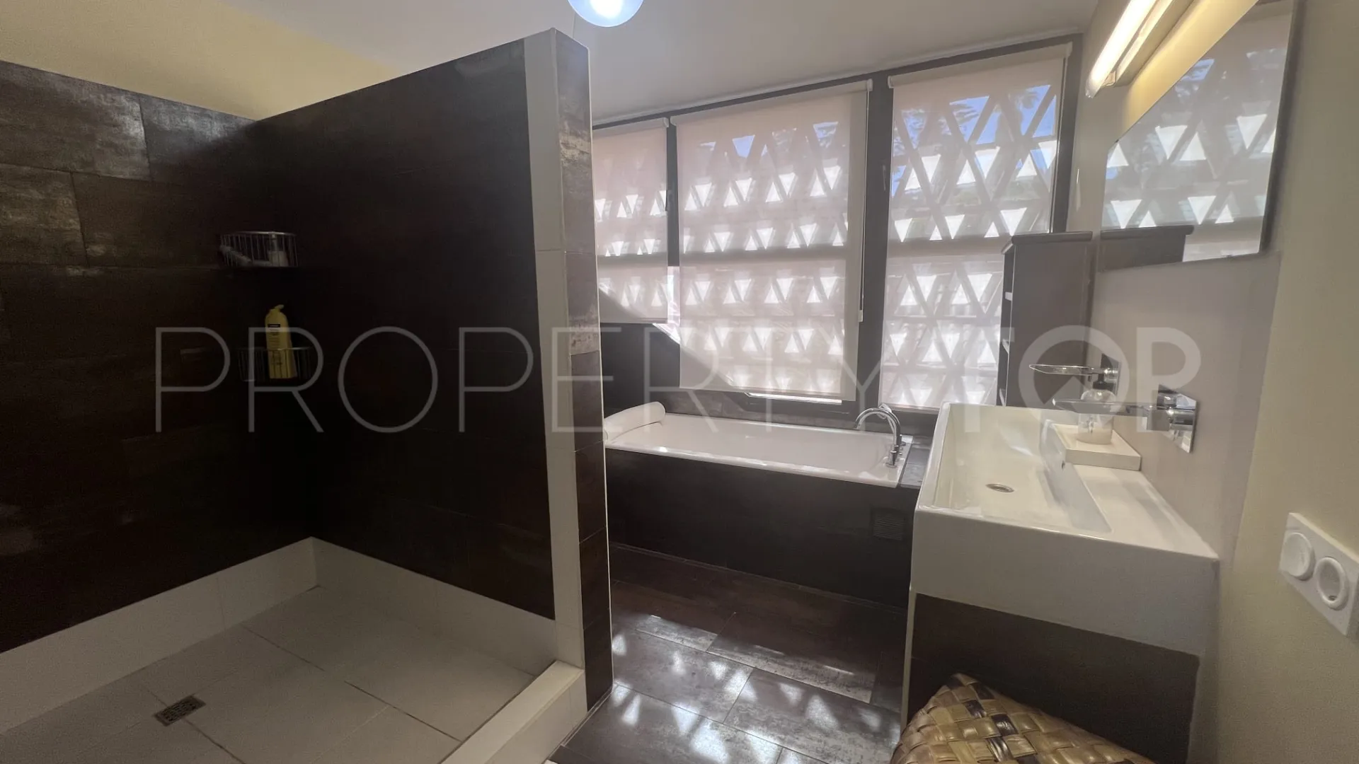 5 bedrooms villa in Atlanterra for sale