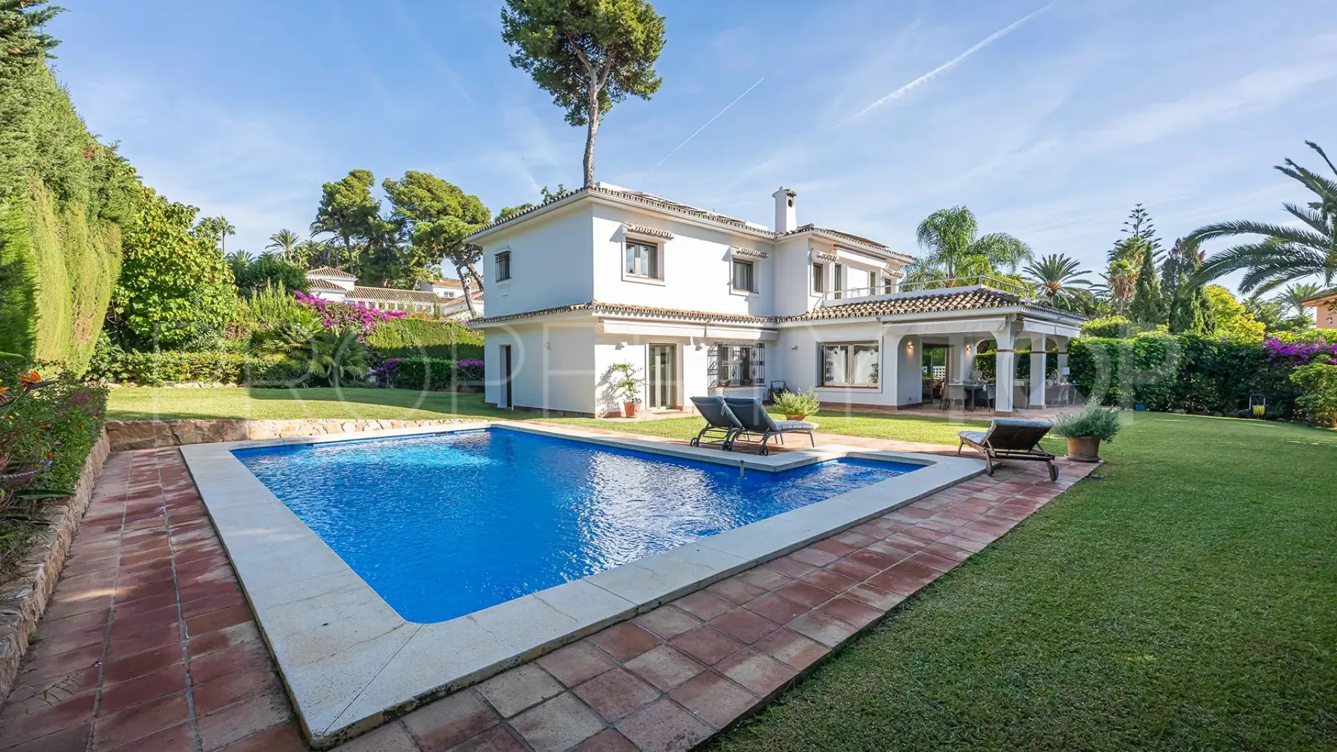 Villa con 5 dormitorios a la venta en Los Monteros Playa