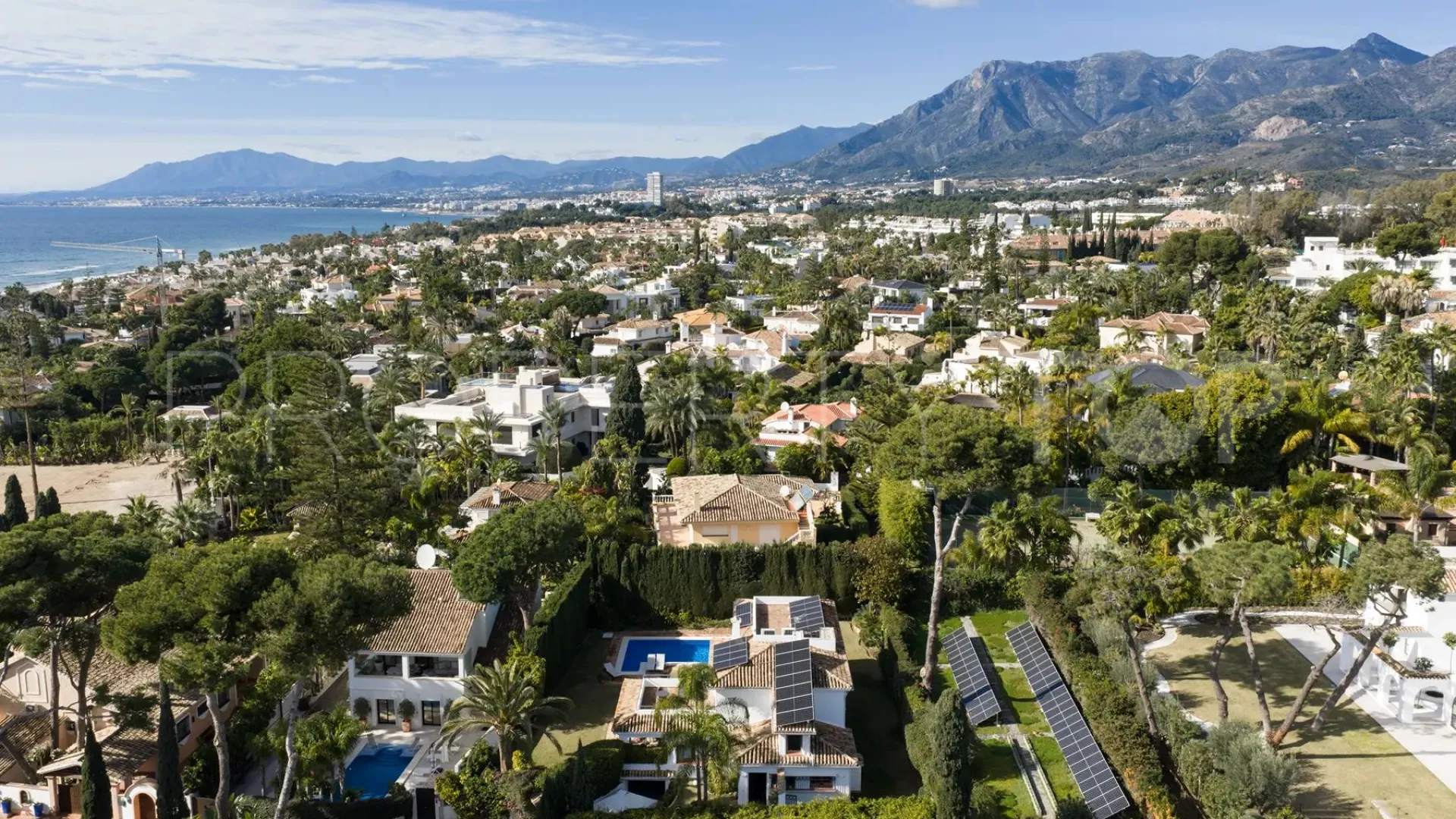Villa con 5 dormitorios a la venta en Los Monteros Playa