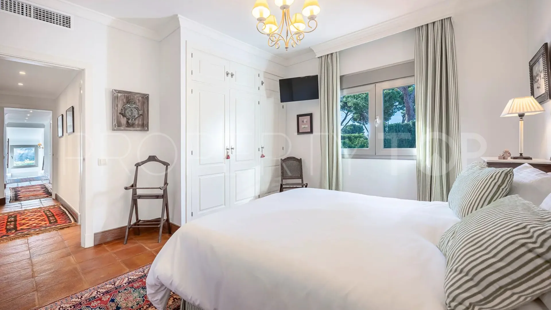 Villa con 5 dormitorios a la venta en Los Monteros Playa