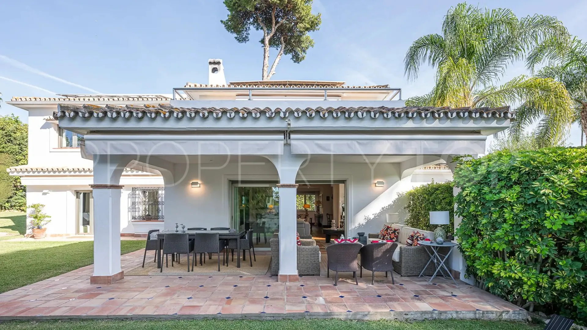 Villa con 5 dormitorios a la venta en Los Monteros Playa