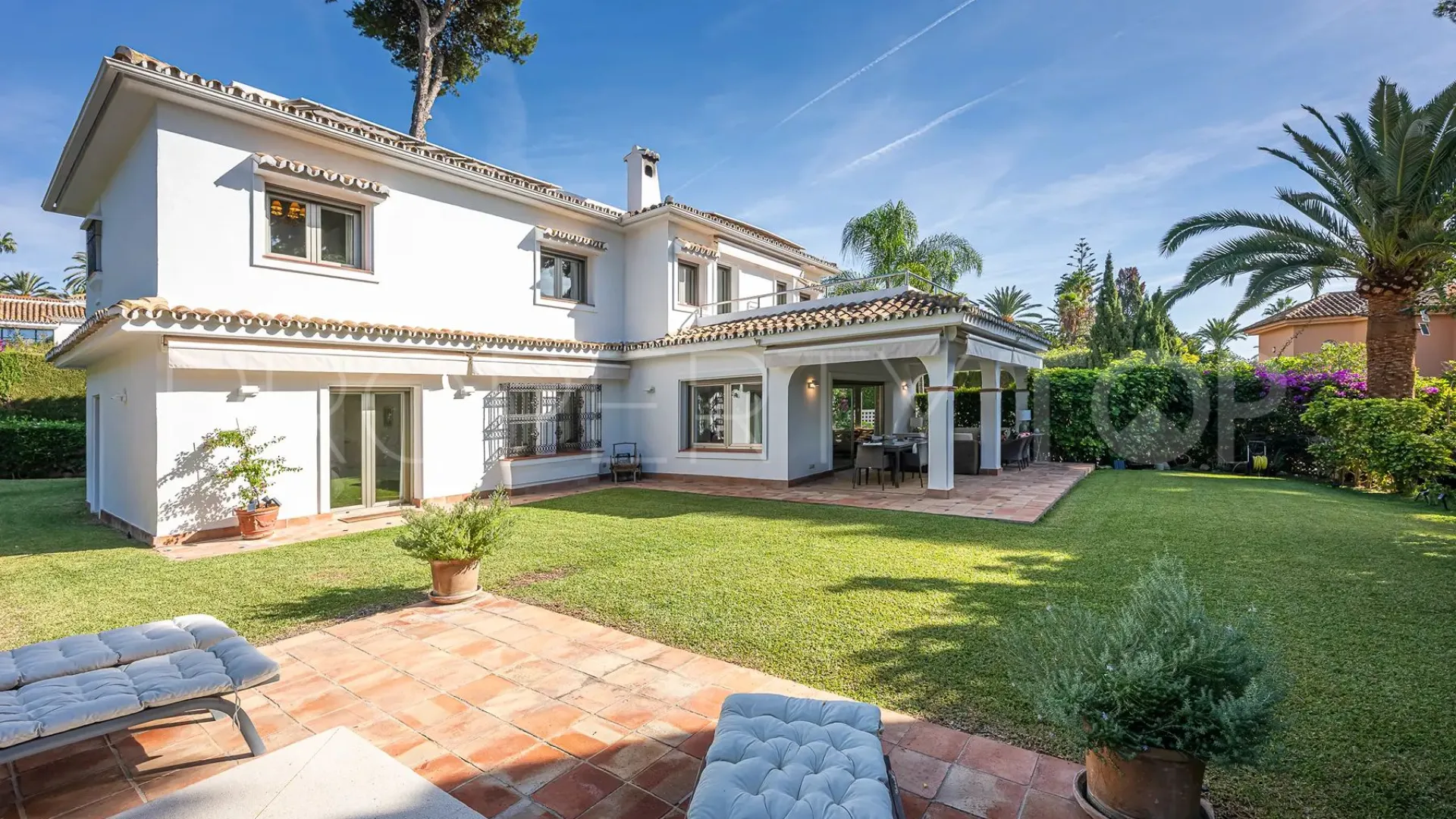 Villa con 5 dormitorios a la venta en Los Monteros Playa