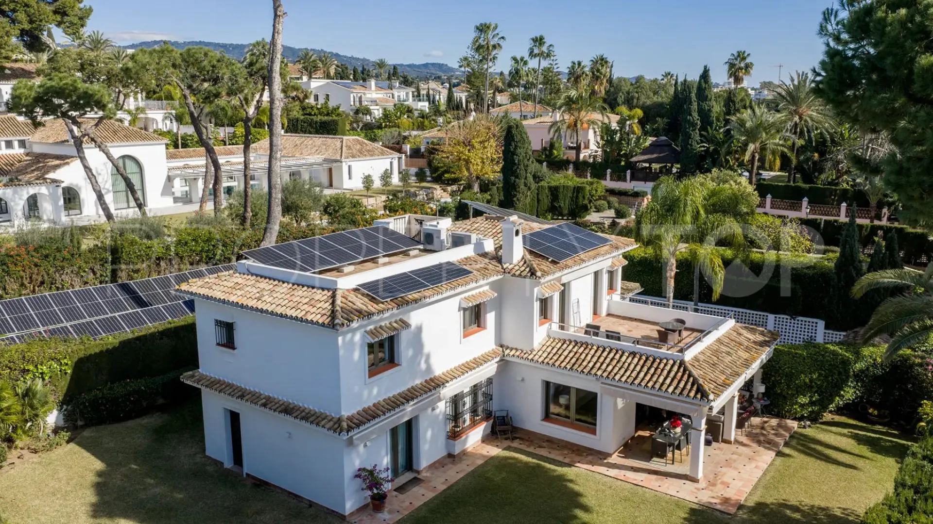 Villa con 5 dormitorios a la venta en Los Monteros Playa