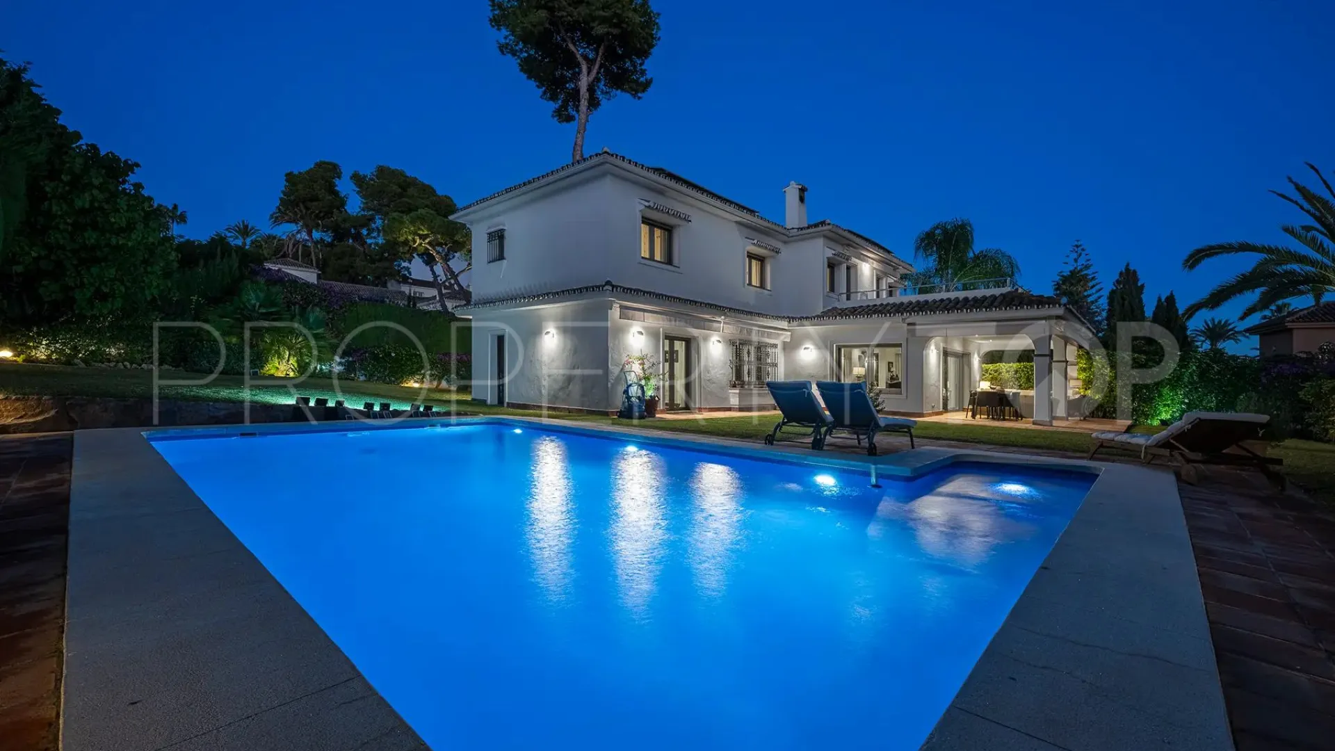 Villa con 5 dormitorios a la venta en Los Monteros Playa