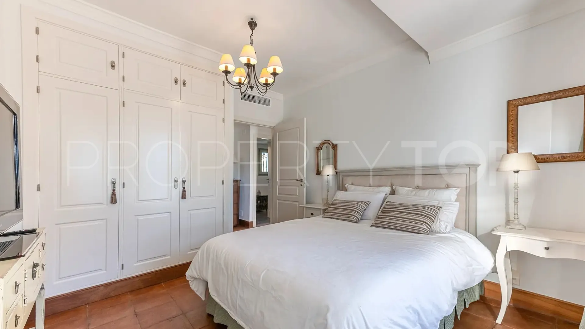 Villa con 5 dormitorios a la venta en Los Monteros Playa