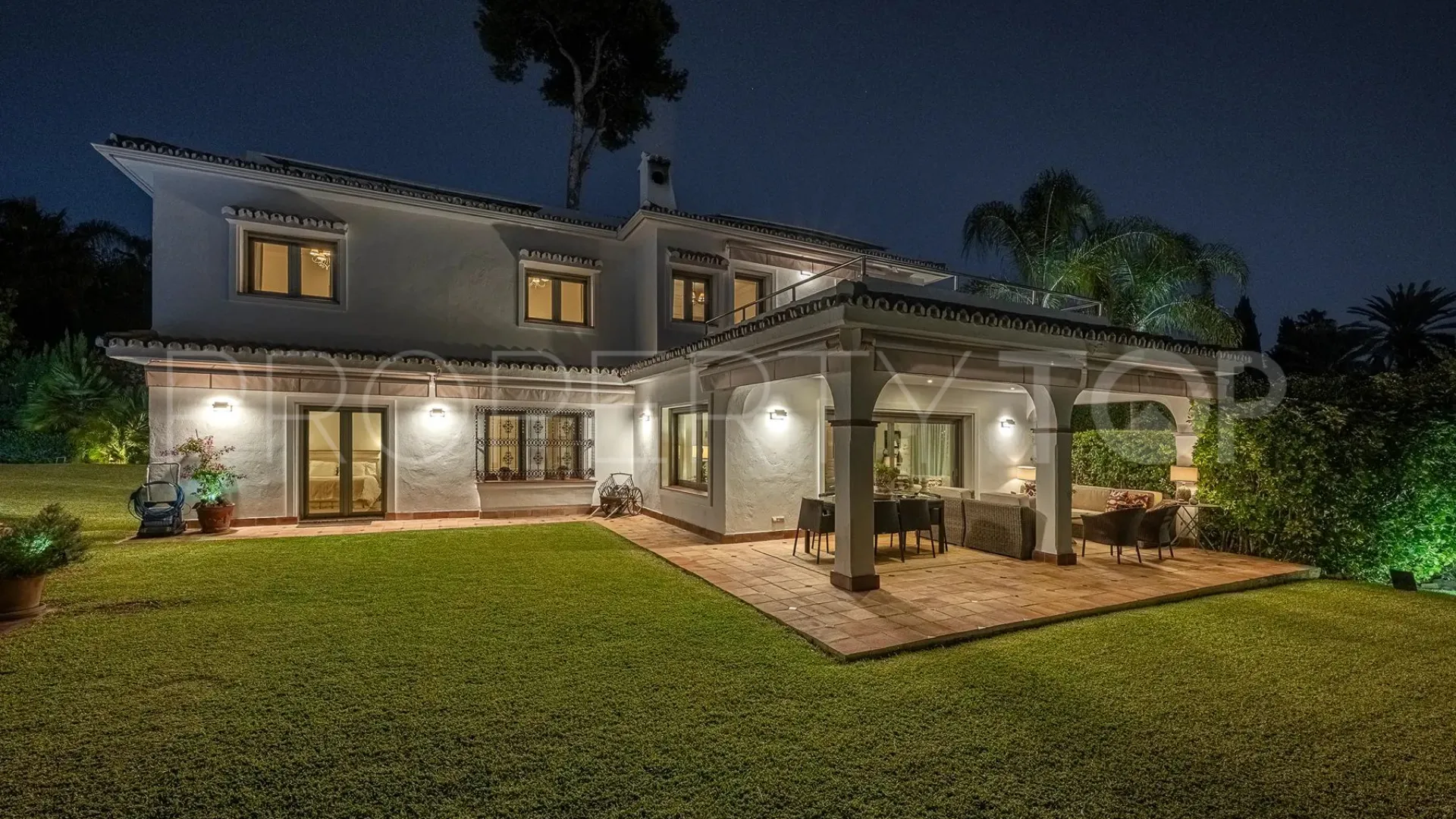 Villa con 5 dormitorios a la venta en Los Monteros Playa