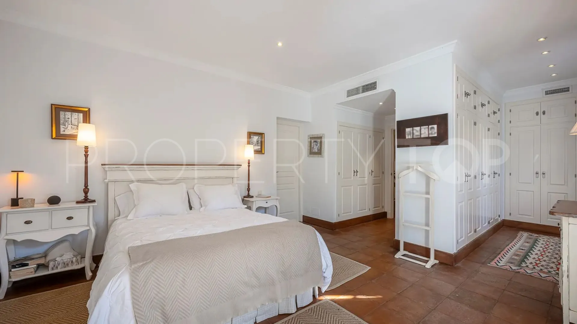 Villa con 5 dormitorios a la venta en Los Monteros Playa