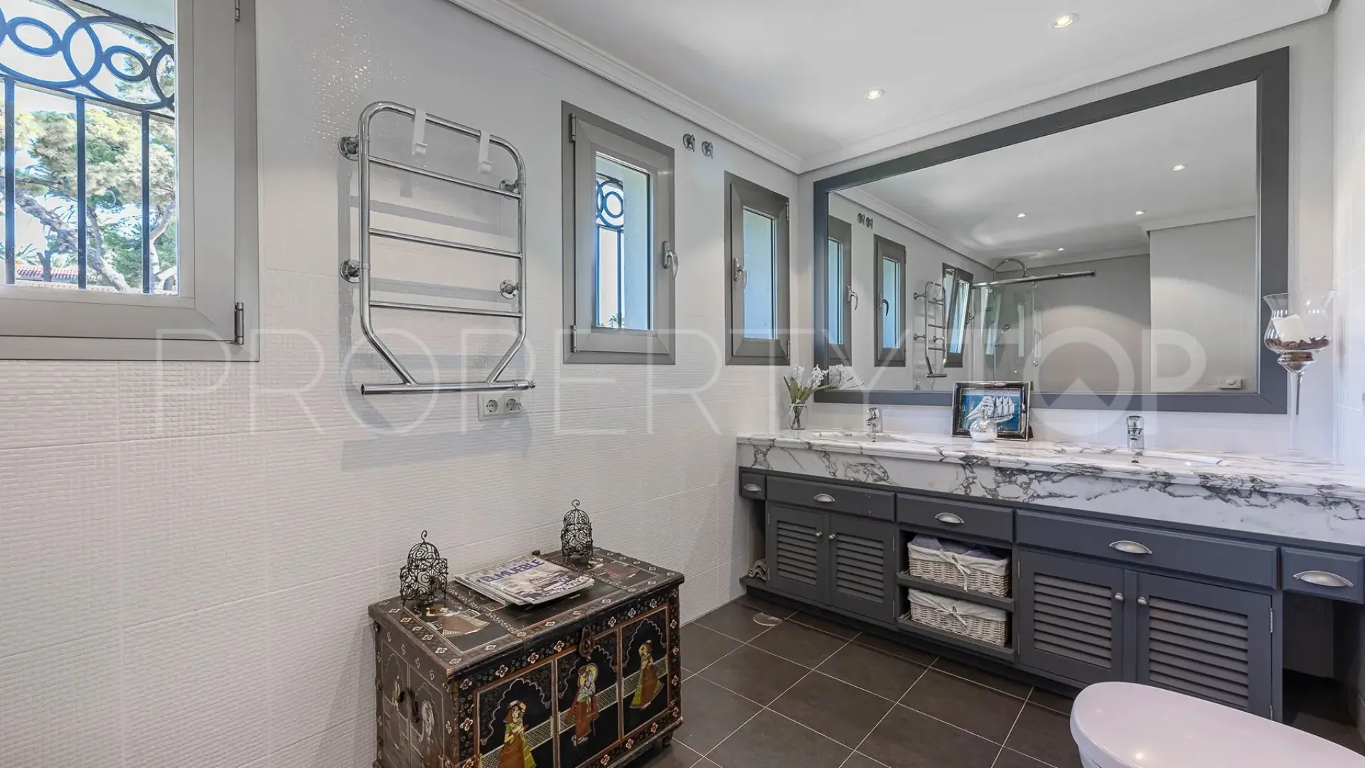 Villa con 5 dormitorios a la venta en Los Monteros Playa