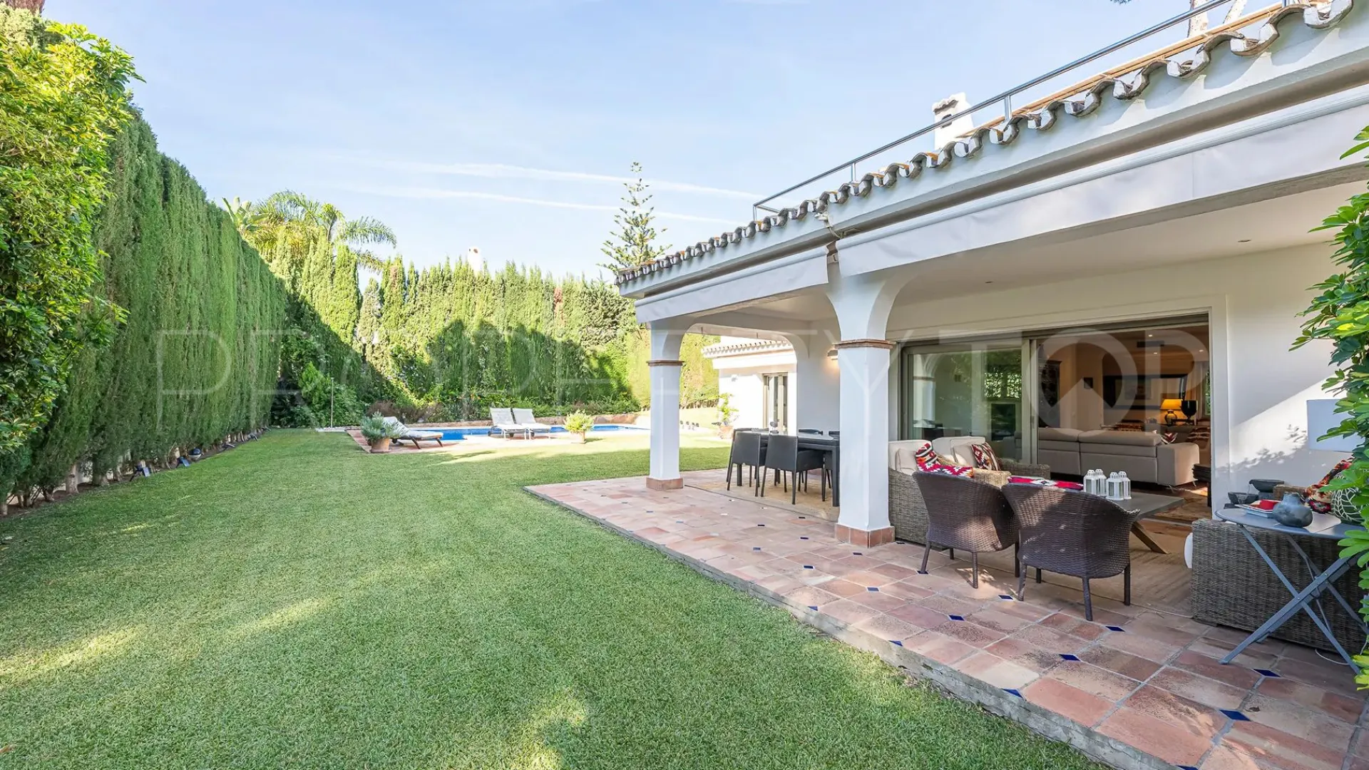 Villa con 5 dormitorios a la venta en Los Monteros Playa