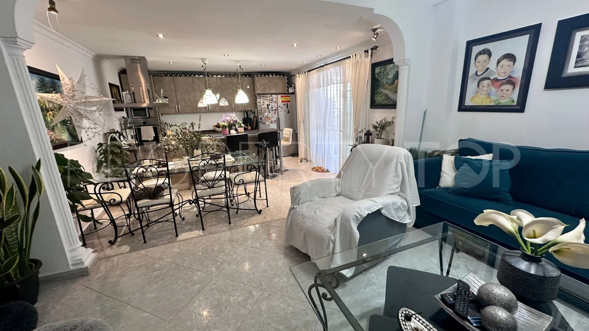 Buy San Pedro de Alcantara 4 bedrooms ground floor apartment