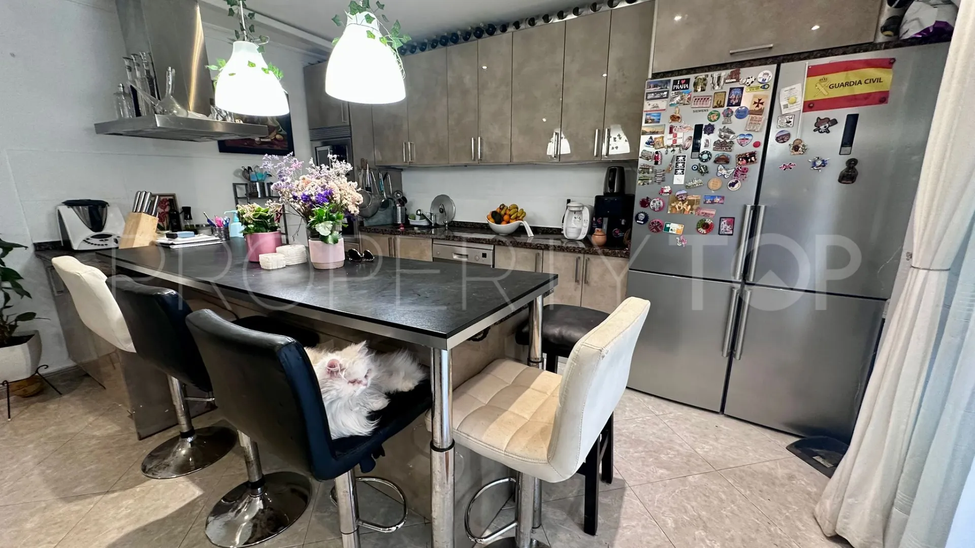Buy San Pedro de Alcantara 4 bedrooms ground floor apartment