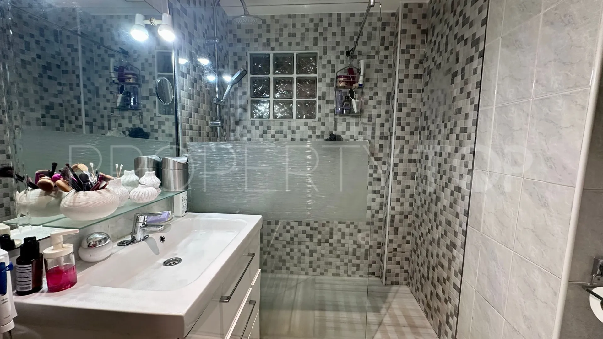 Buy San Pedro de Alcantara 4 bedrooms ground floor apartment
