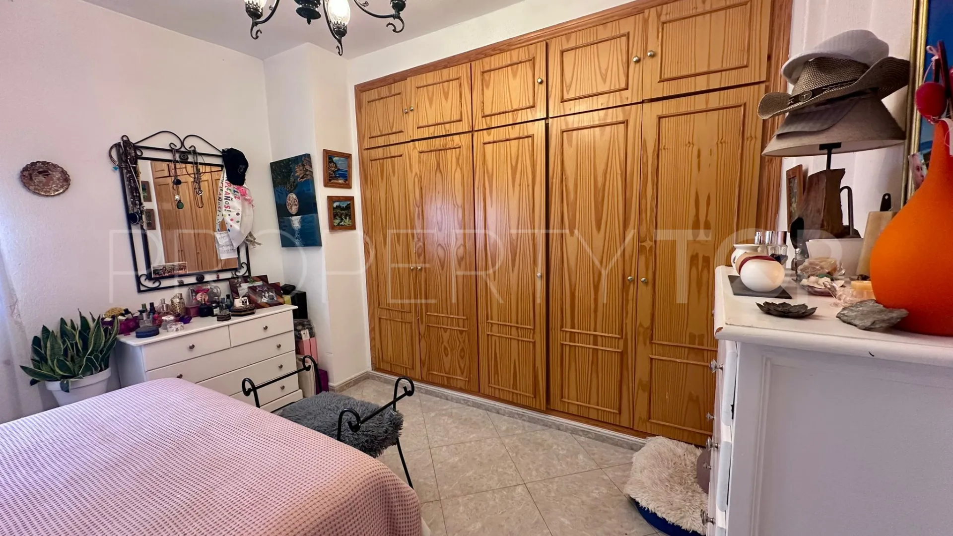 Buy San Pedro de Alcantara 4 bedrooms ground floor apartment