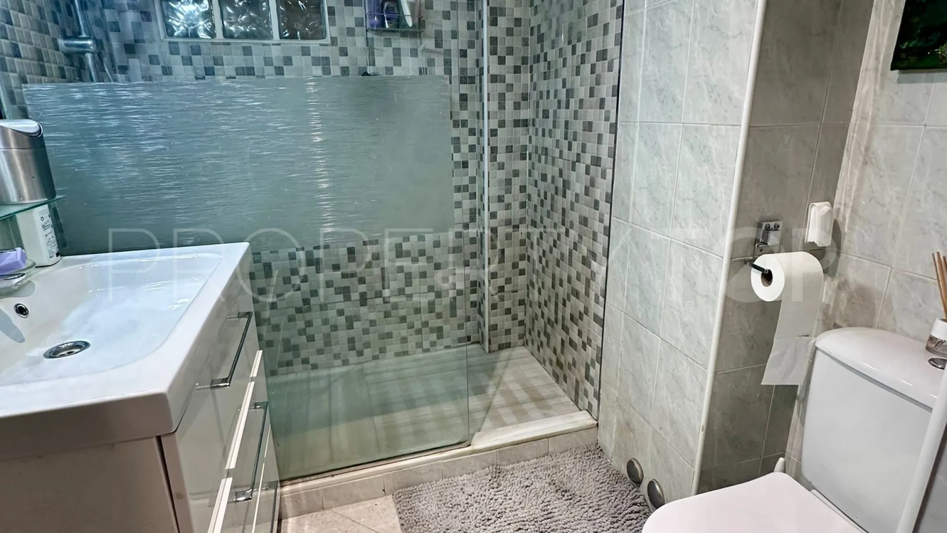 Buy San Pedro de Alcantara 4 bedrooms ground floor apartment
