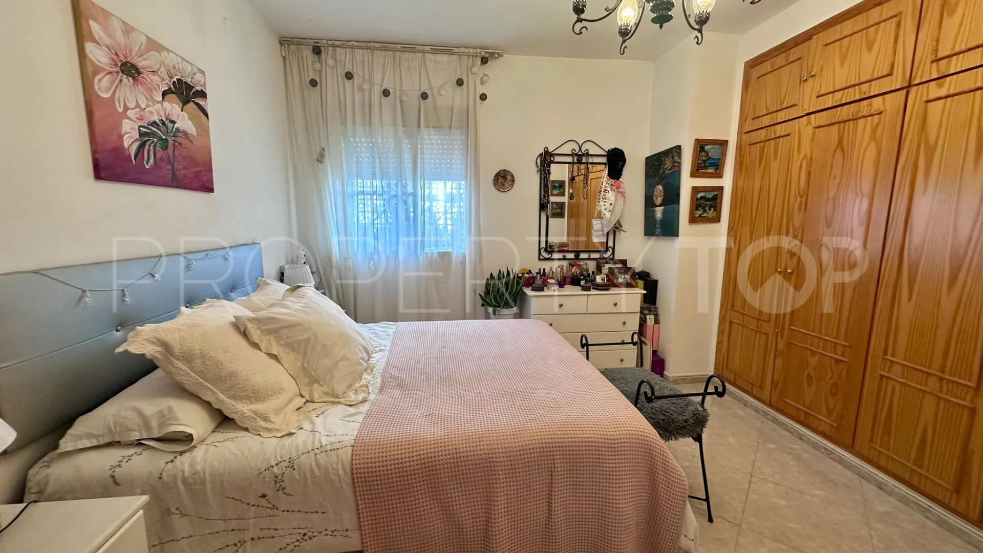 Buy San Pedro de Alcantara 4 bedrooms ground floor apartment
