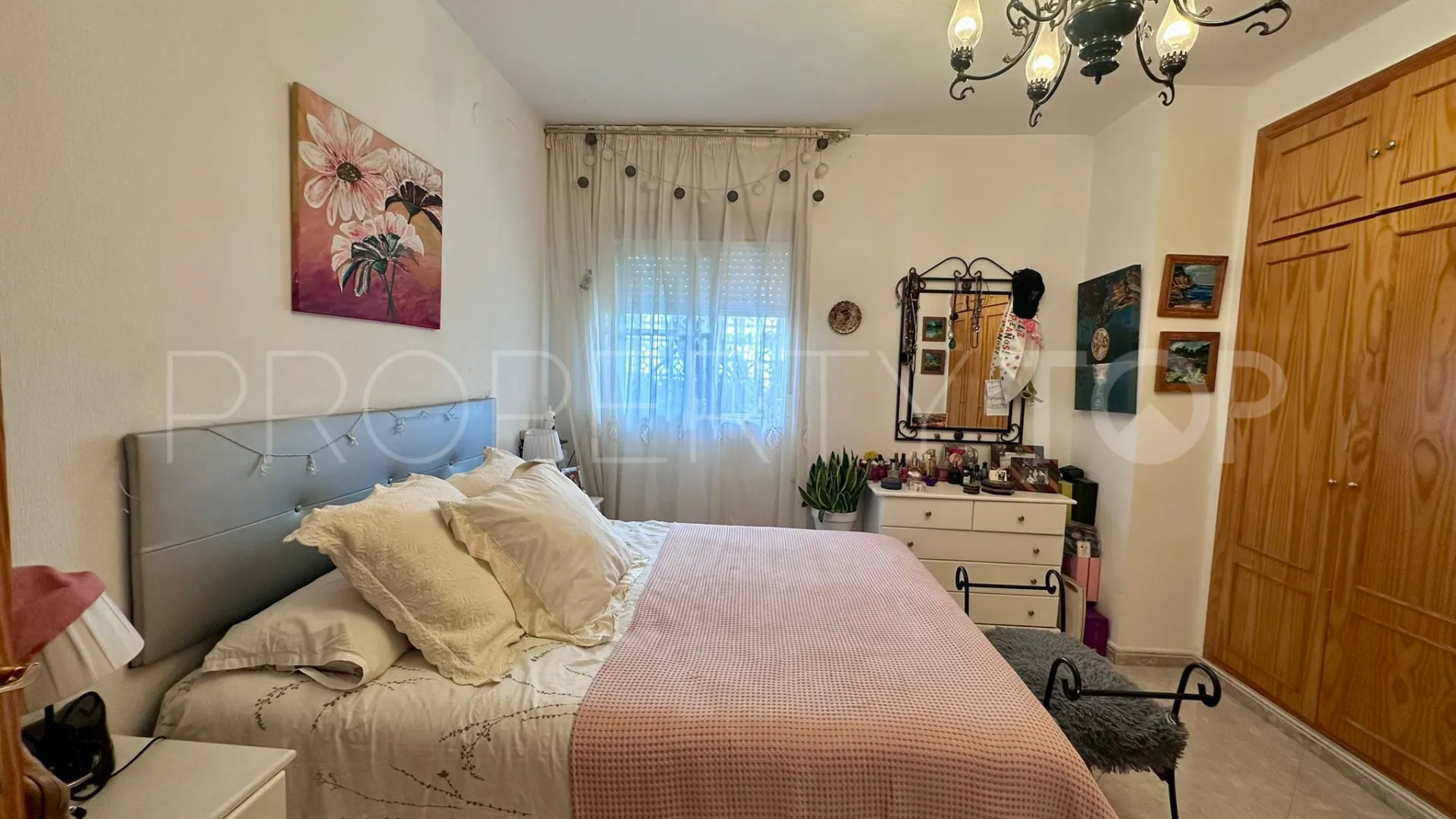 Buy San Pedro de Alcantara 4 bedrooms ground floor apartment