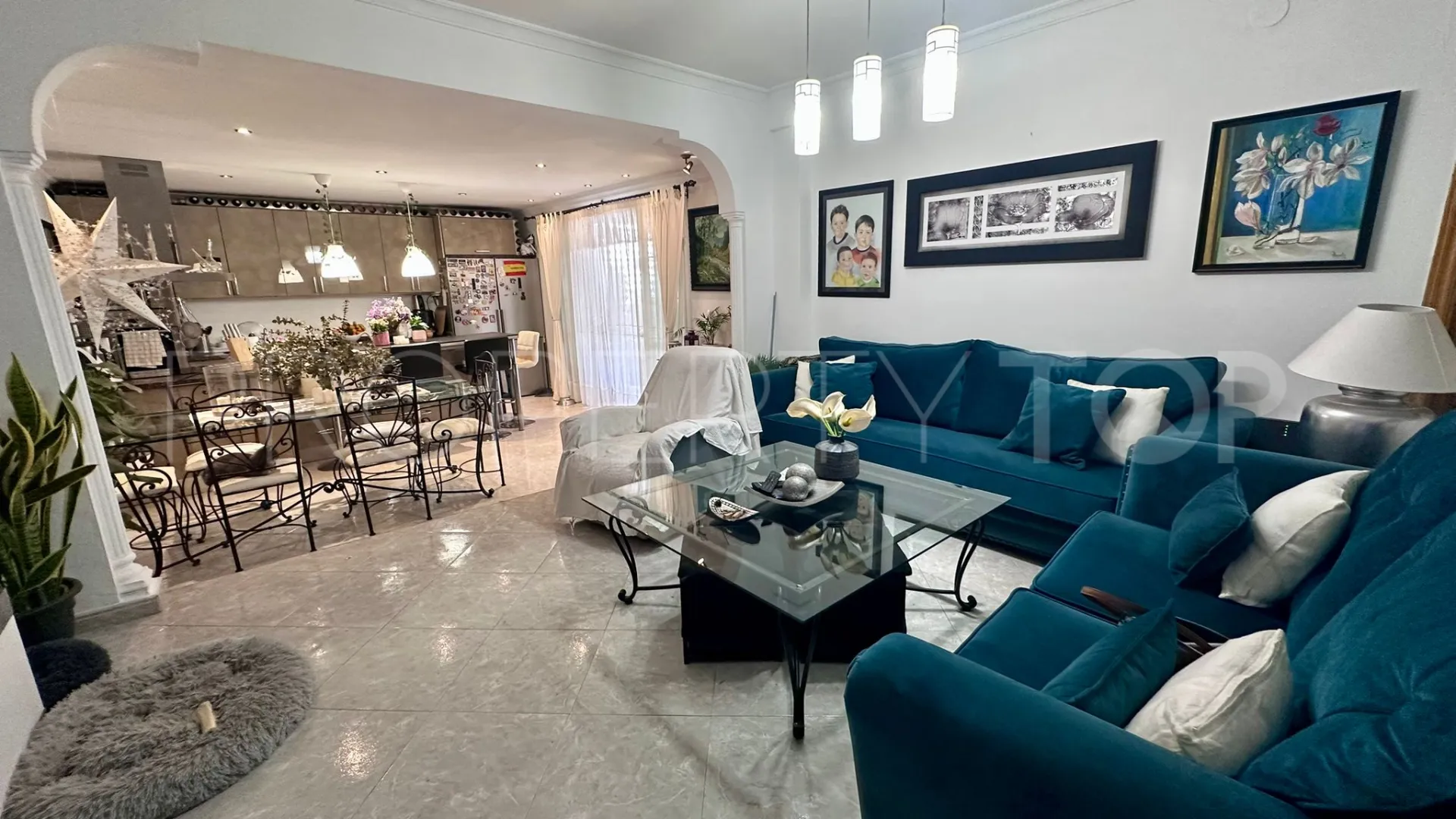 Buy San Pedro de Alcantara 4 bedrooms ground floor apartment