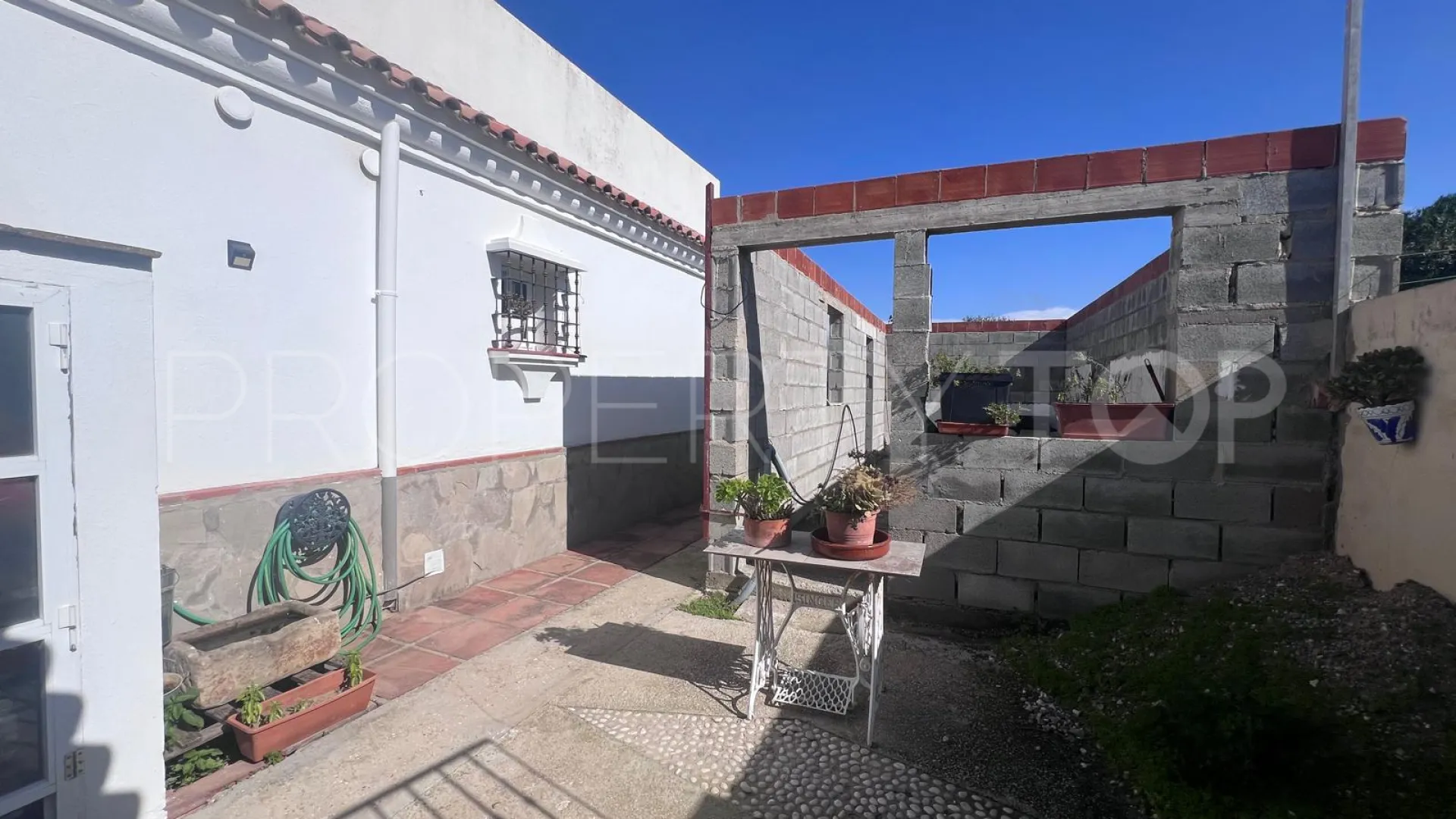 Tarifa chalet for sale