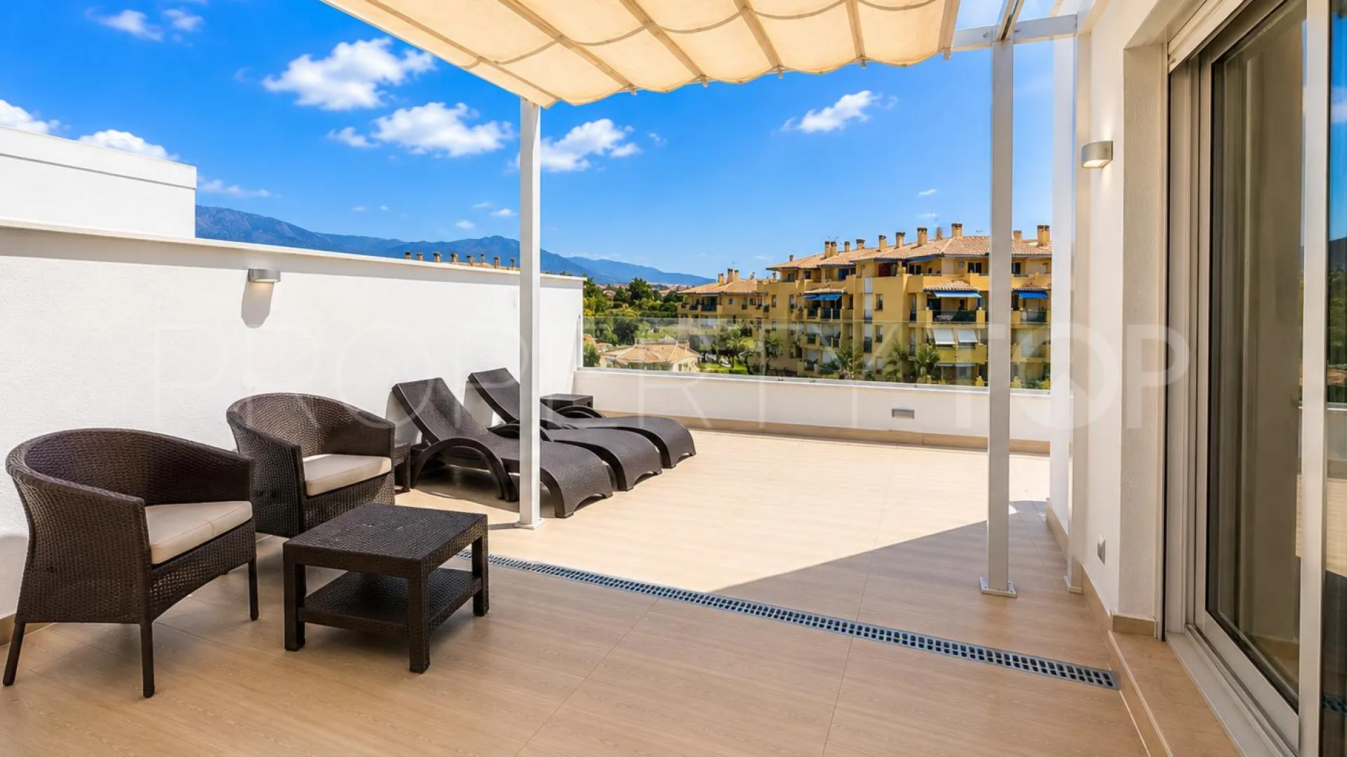 Cortijo Blanco, atico duplex en venta de 3 dormitorios