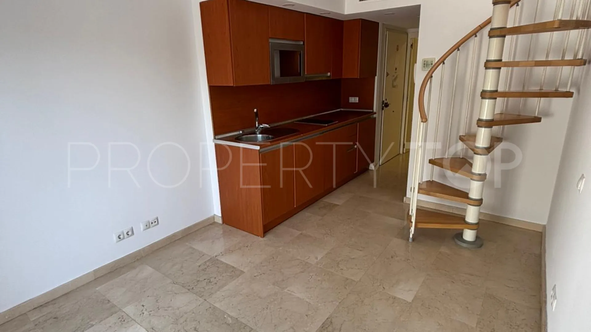 Benalmadena Costa, atico duplex con 1 dormitorio a la venta