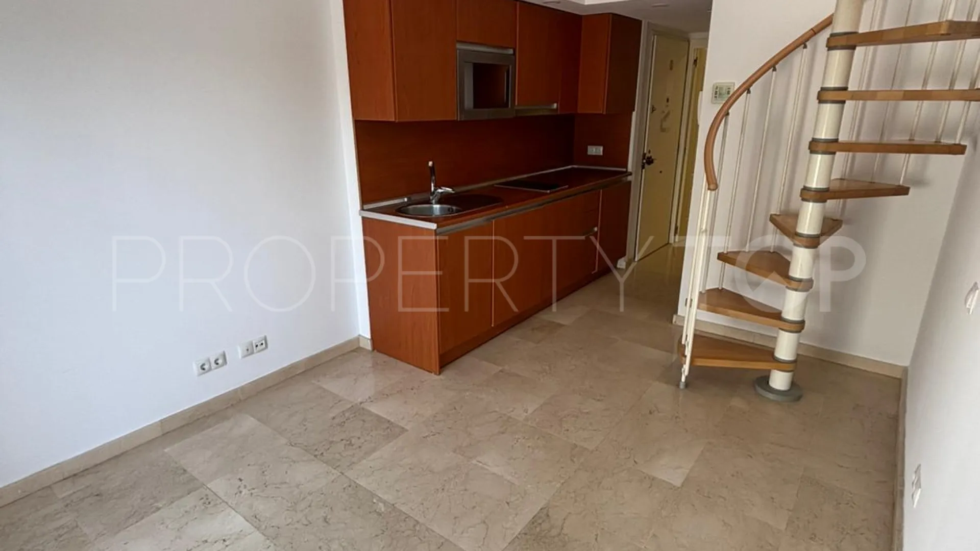 Benalmadena Costa, atico duplex con 1 dormitorio a la venta