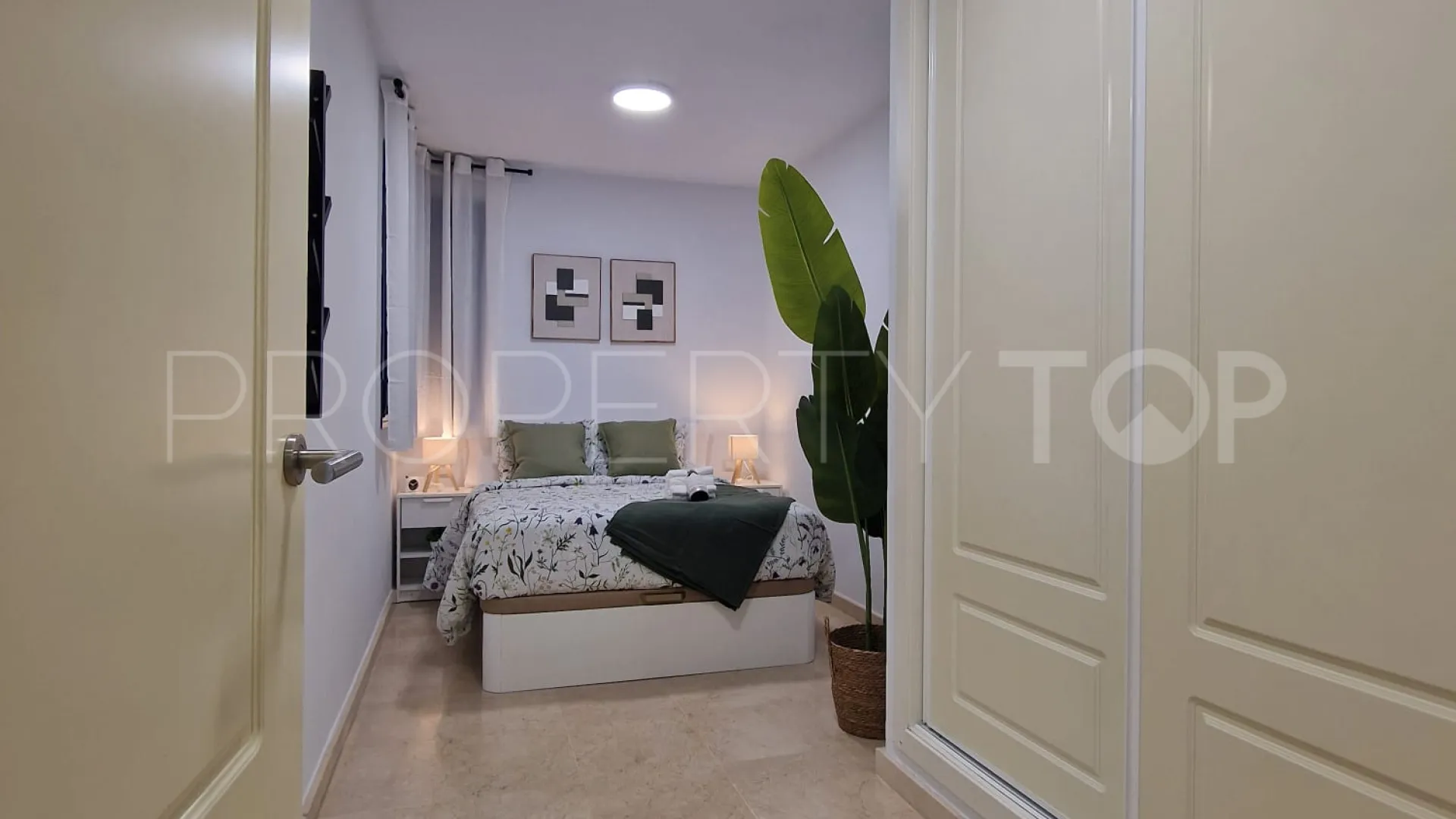 For sale penthouse in Benalmadena Costa