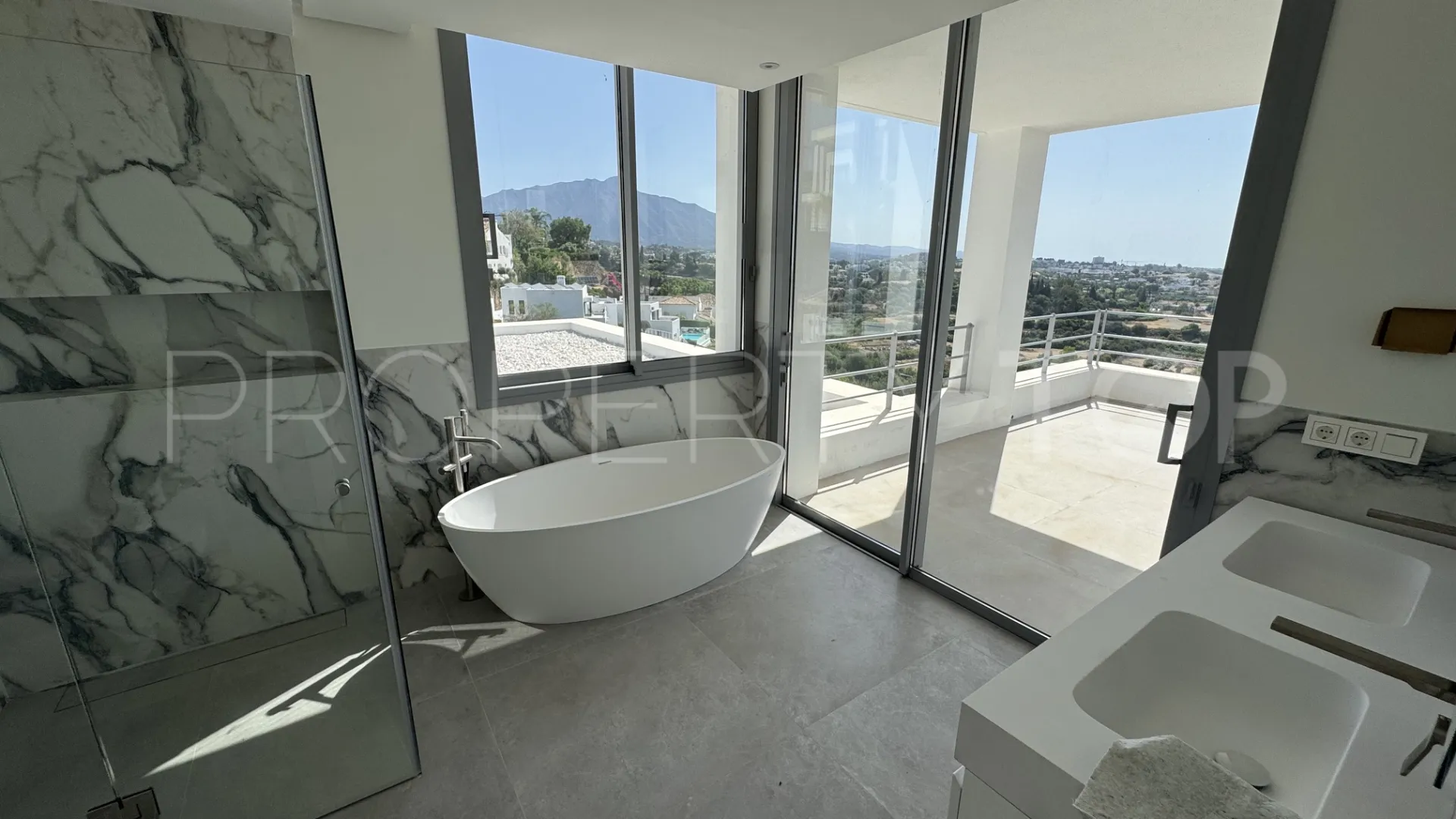 Villa for sale in Los Arqueros with 5 bedrooms
