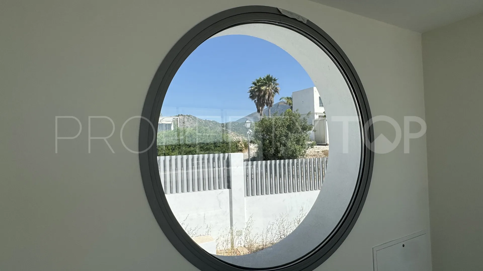 Villa for sale in Los Arqueros with 5 bedrooms