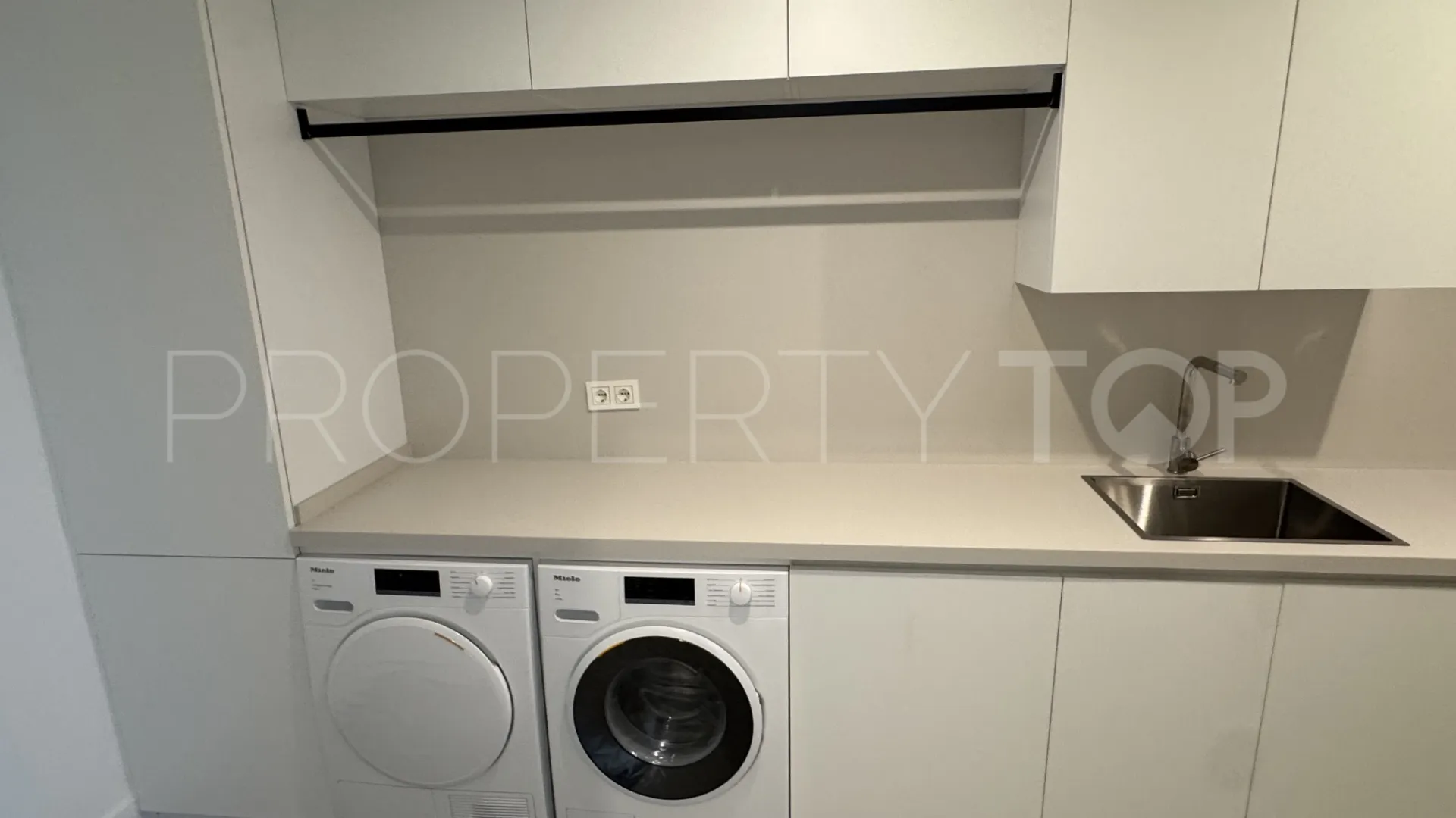 Villa for sale in Los Arqueros with 5 bedrooms