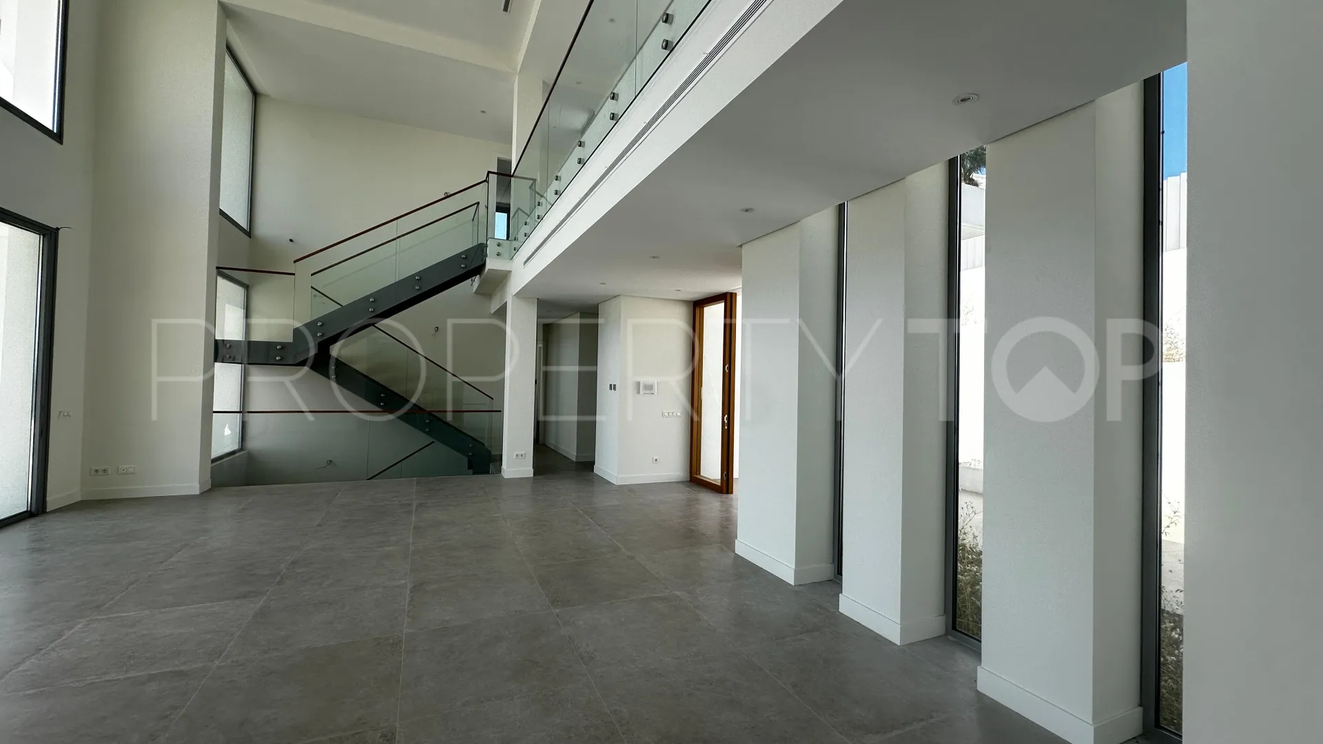 Villa for sale in Los Arqueros with 5 bedrooms