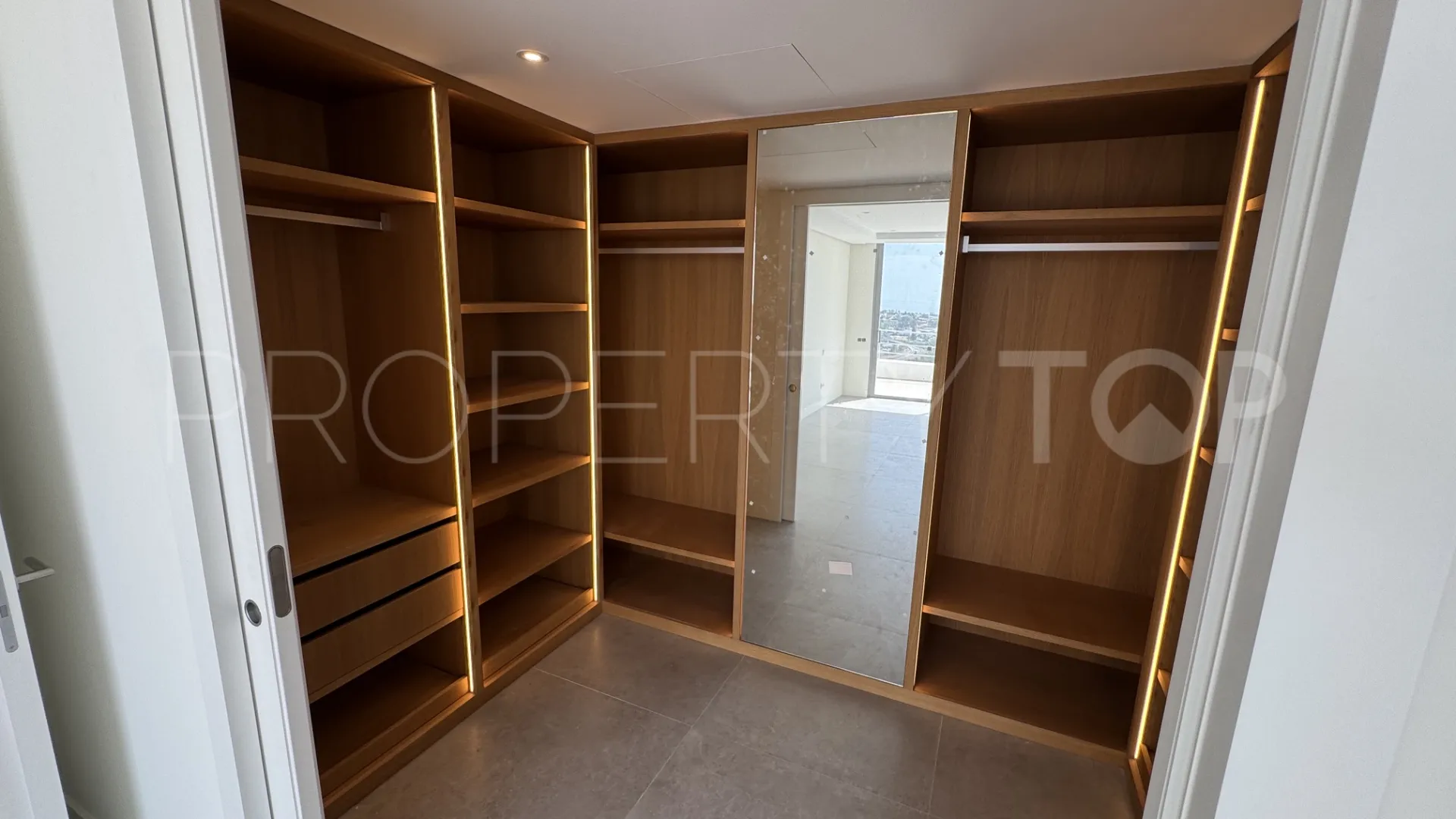 Villa for sale in Los Arqueros with 5 bedrooms