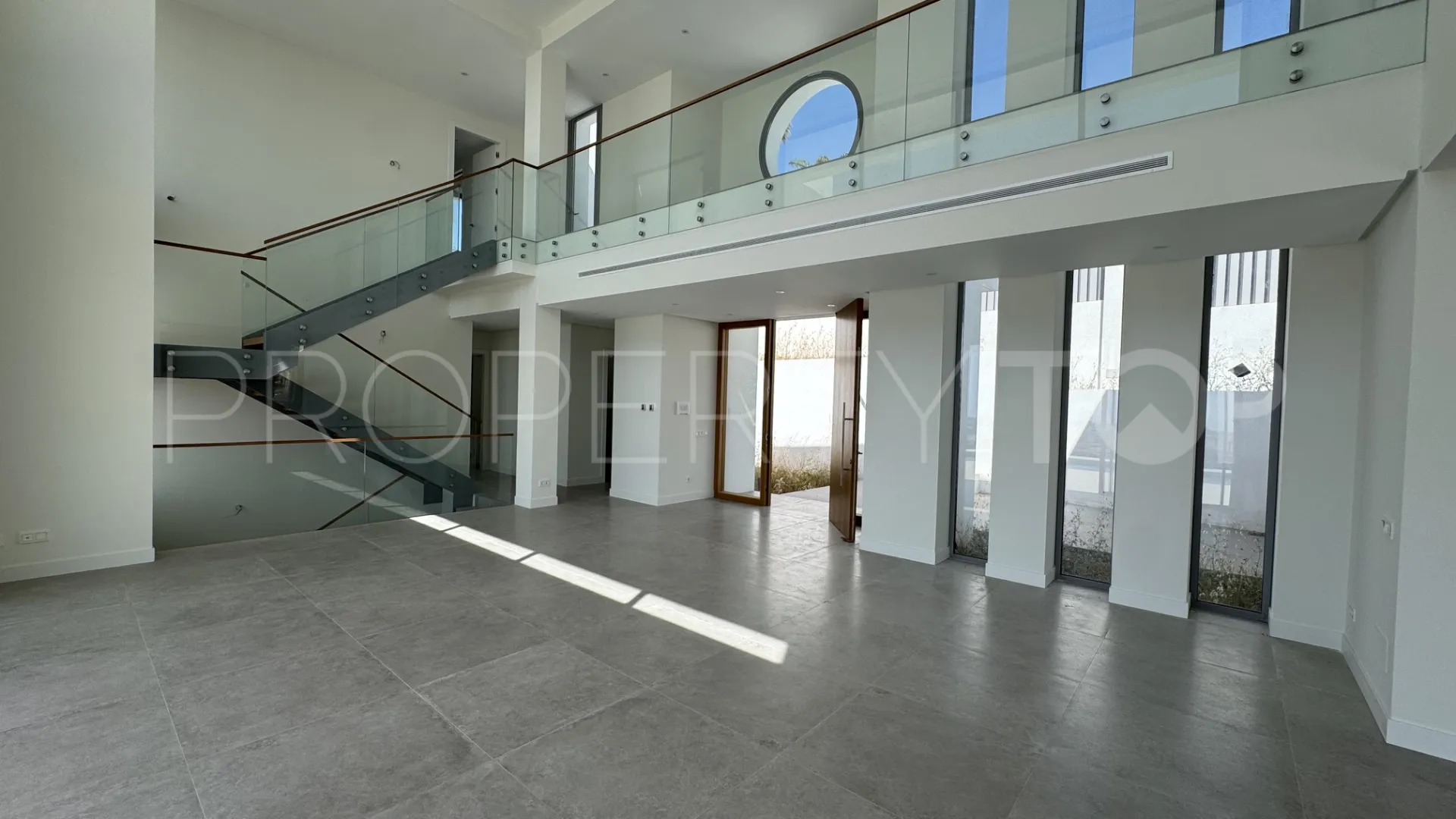Villa for sale in Los Arqueros with 5 bedrooms