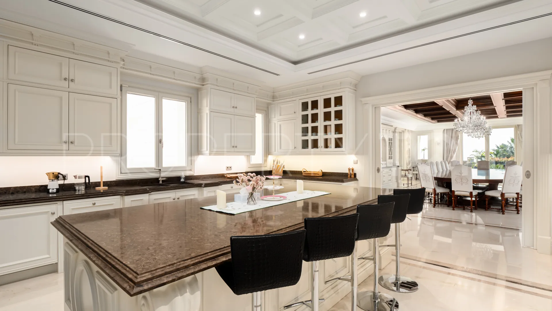 For sale Sierra Blanca villa with 10 bedrooms