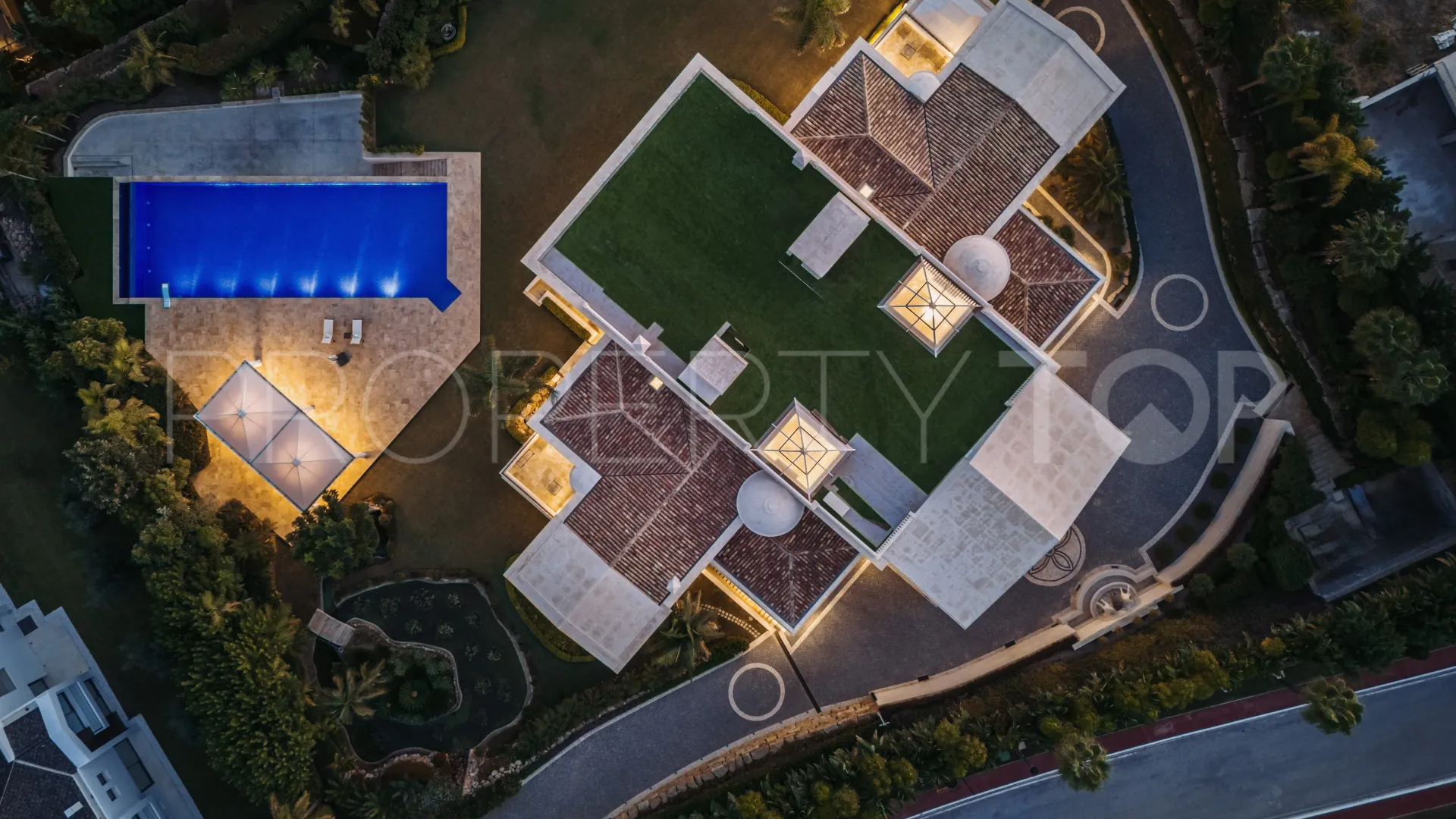 For sale Sierra Blanca villa with 10 bedrooms