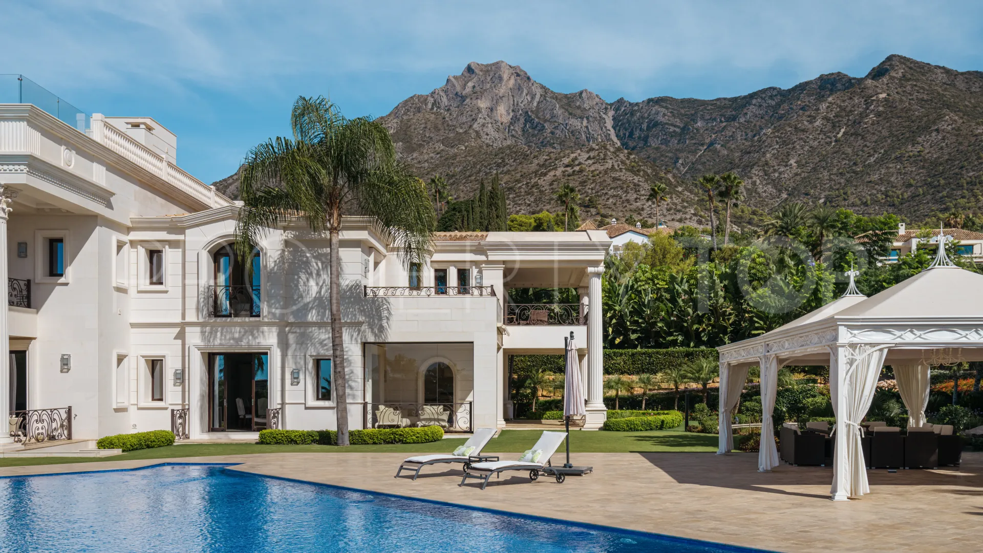 For sale Sierra Blanca villa with 10 bedrooms