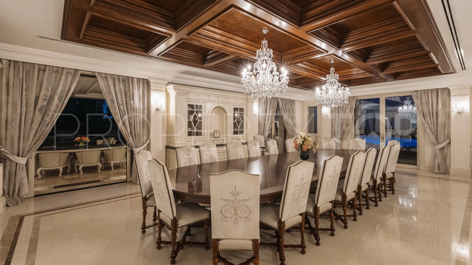 For sale Sierra Blanca villa with 10 bedrooms